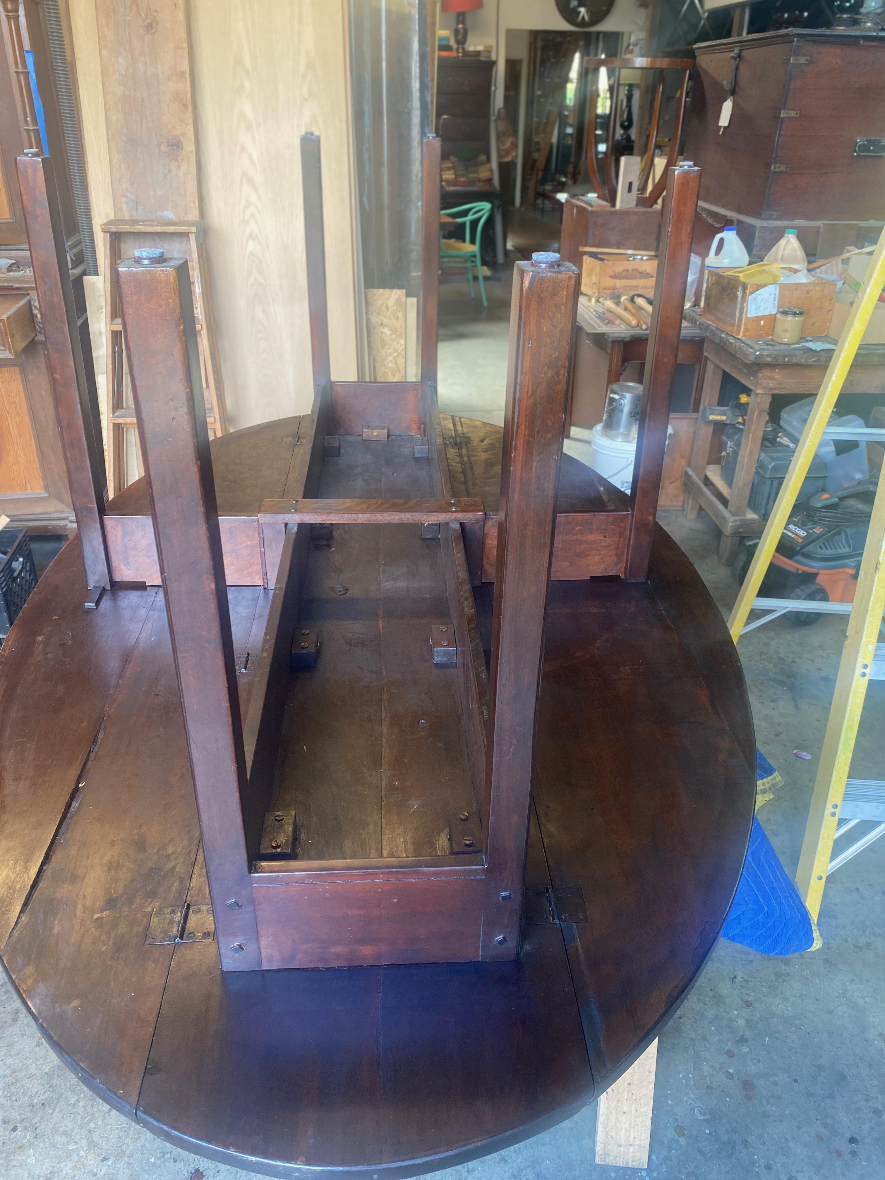 Early 19th Century Cherry Elliptical Drop-Leaf Hunt Table In Good Condition For Sale In Los Angeles, CA