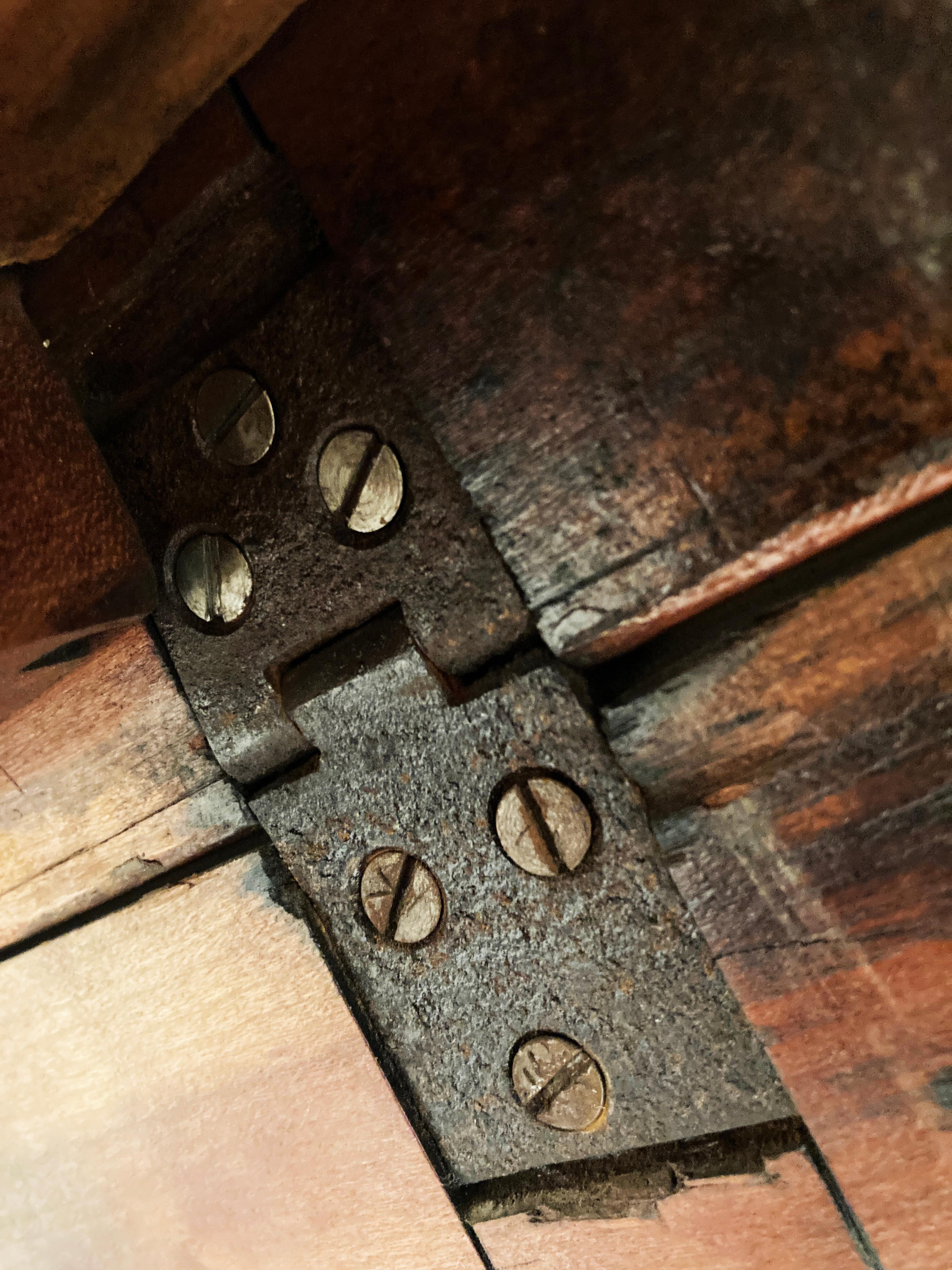 Early 19th Century Cherry Hand-Planed Gate-Legged, Drop Leaf Dining Table For Sale 6