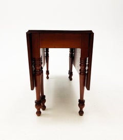 Tavolo da pranzo a ribalta in ciliegio dei primi del 19° secolo, piallato a mano e con gambe a cancello