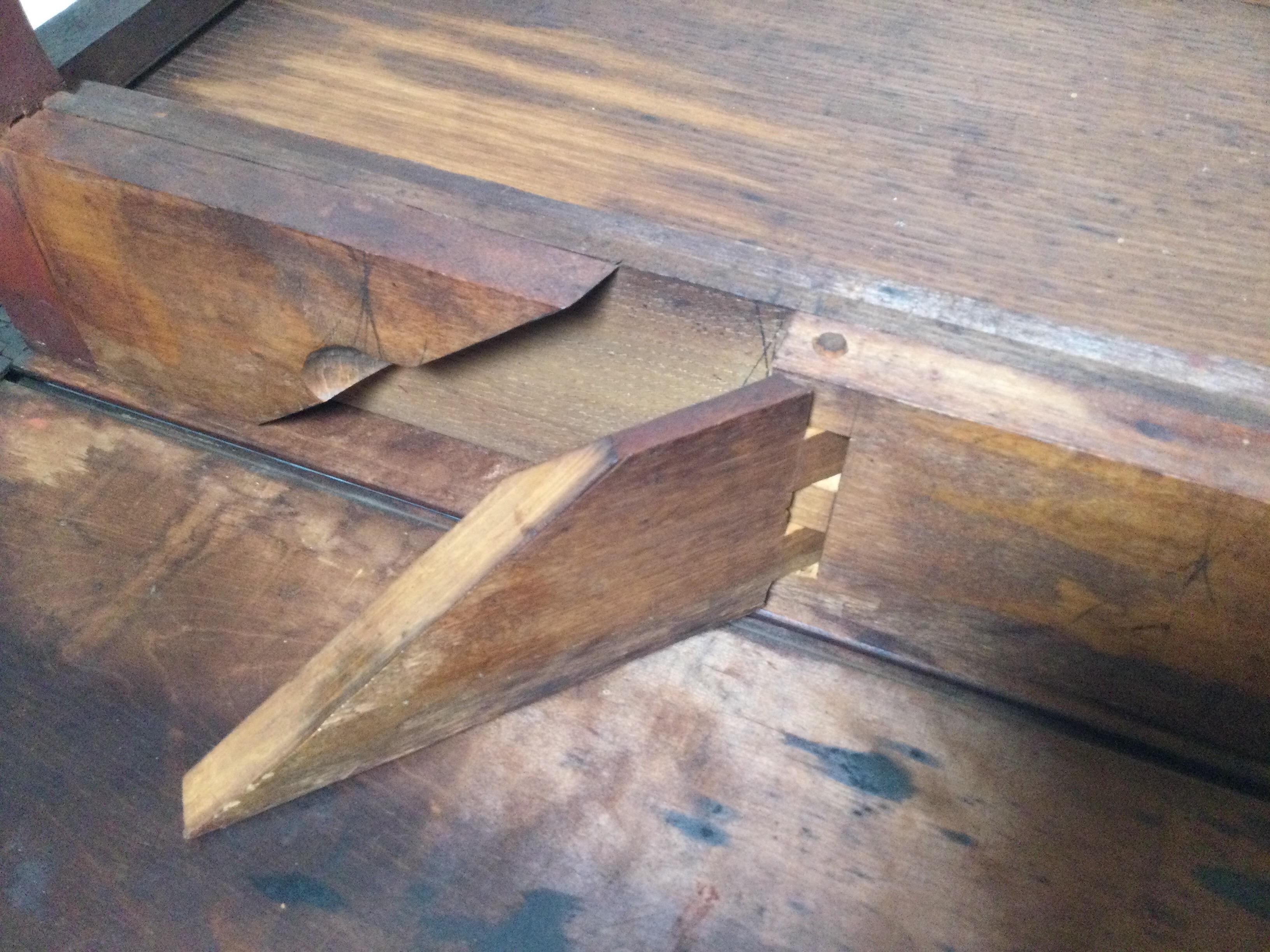 Early 19th Century Cherry Pembroke Drop Leaf Table For Sale 3