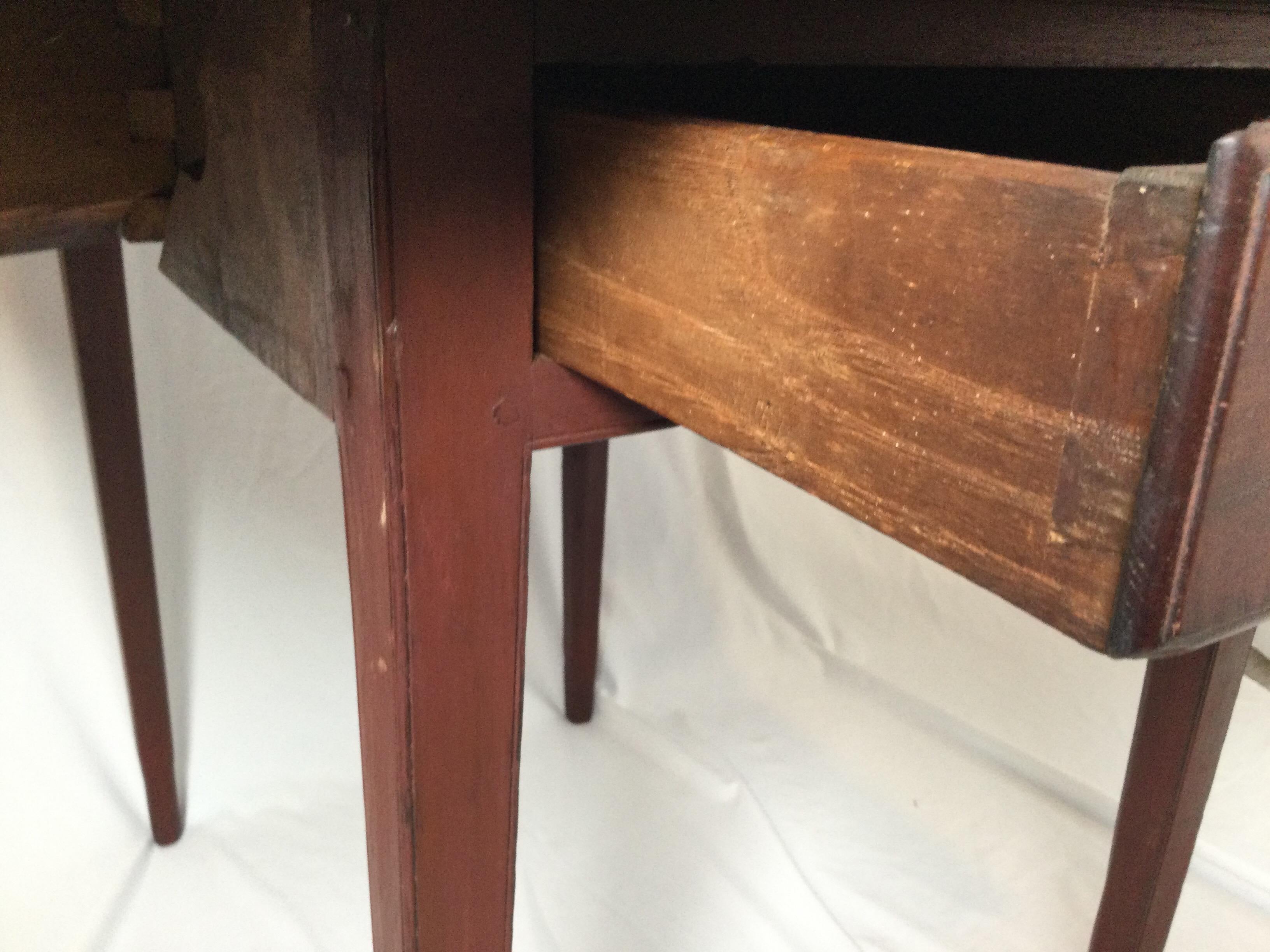 American Early 19th Century Cherry Pembroke Drop Leaf Table For Sale