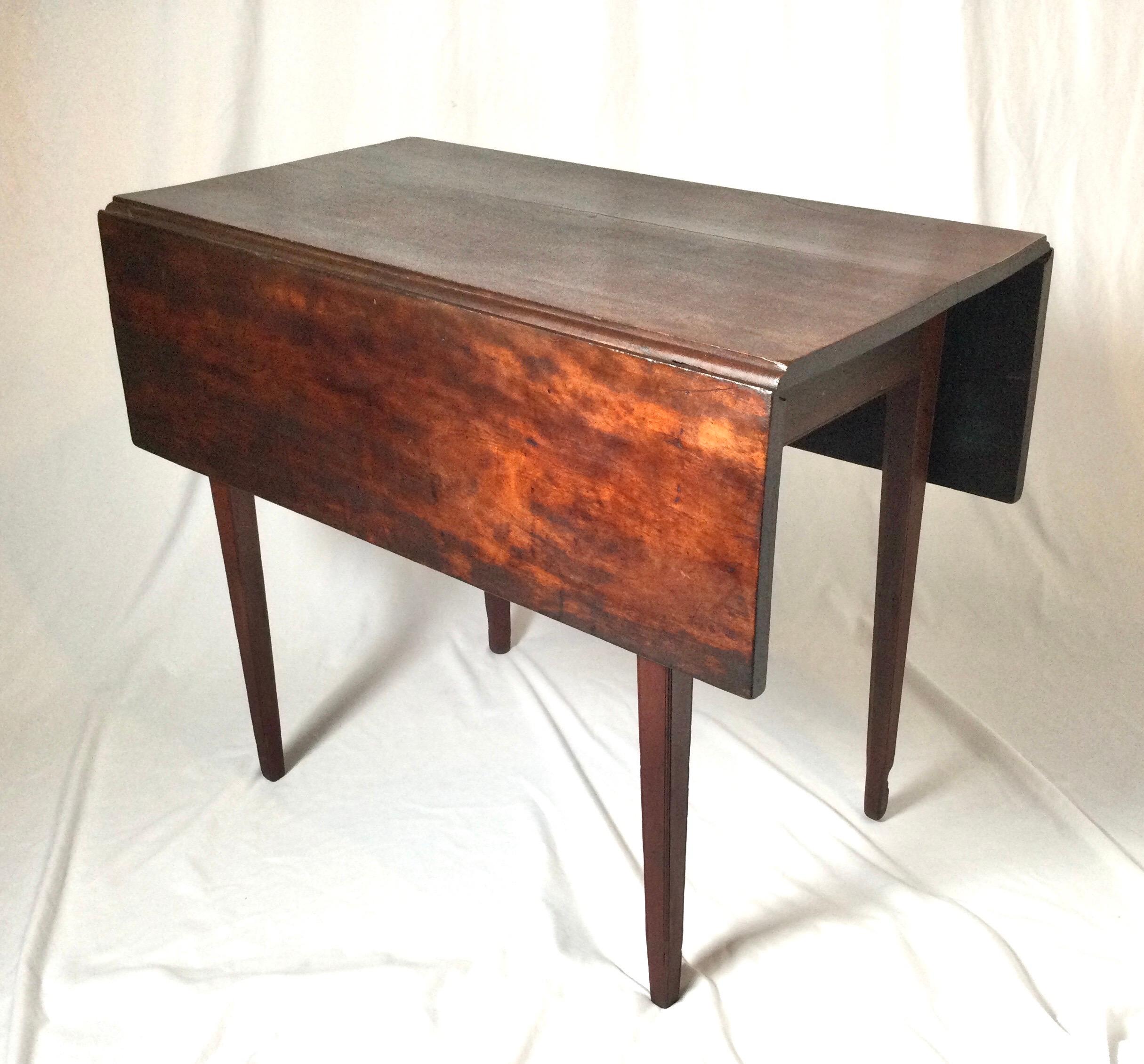 Early 19th Century Cherry Pembroke Drop Leaf Table For Sale 1