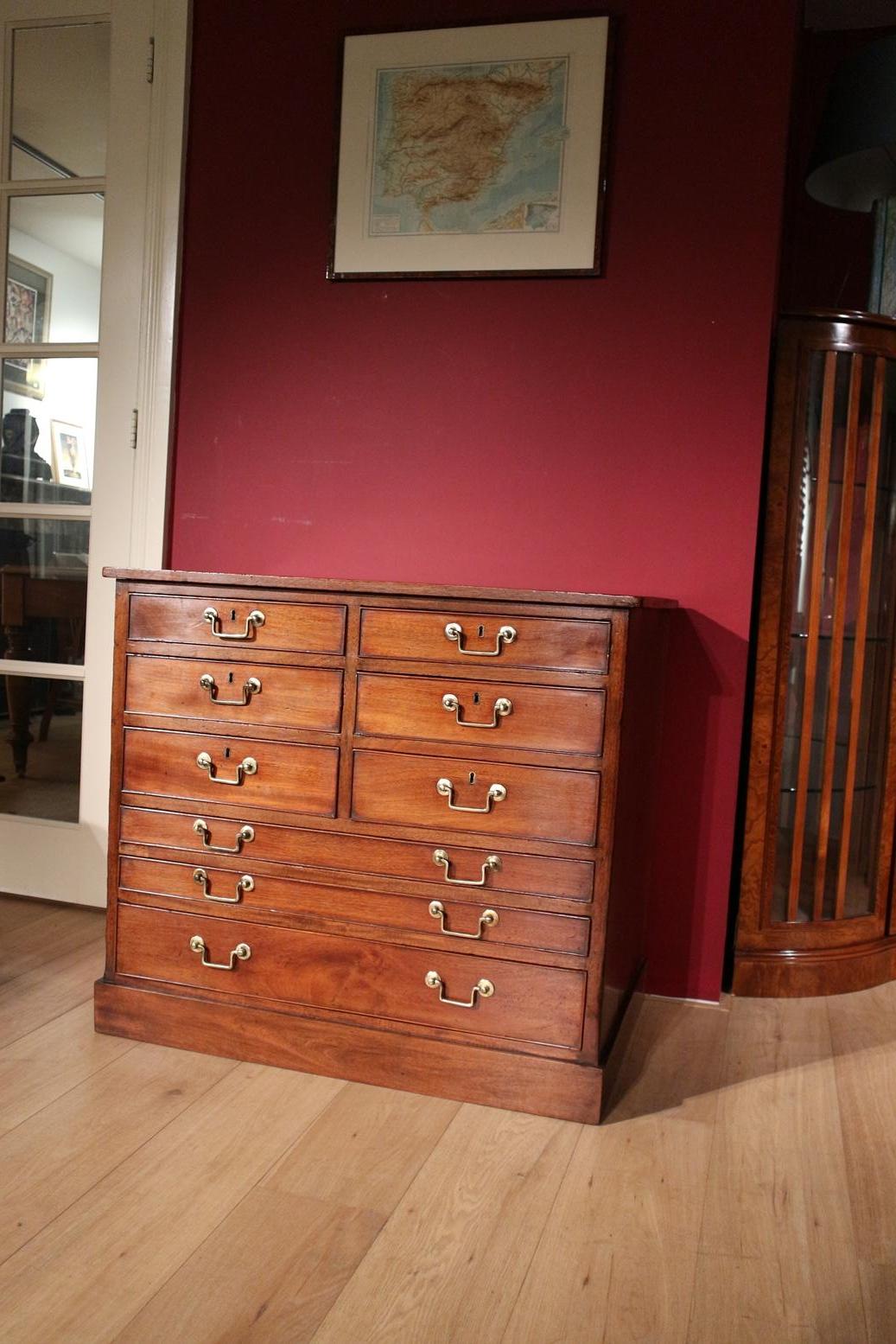 Early 19th Century Chest of Drawers In Good Condition For Sale In Eindhoven, NL