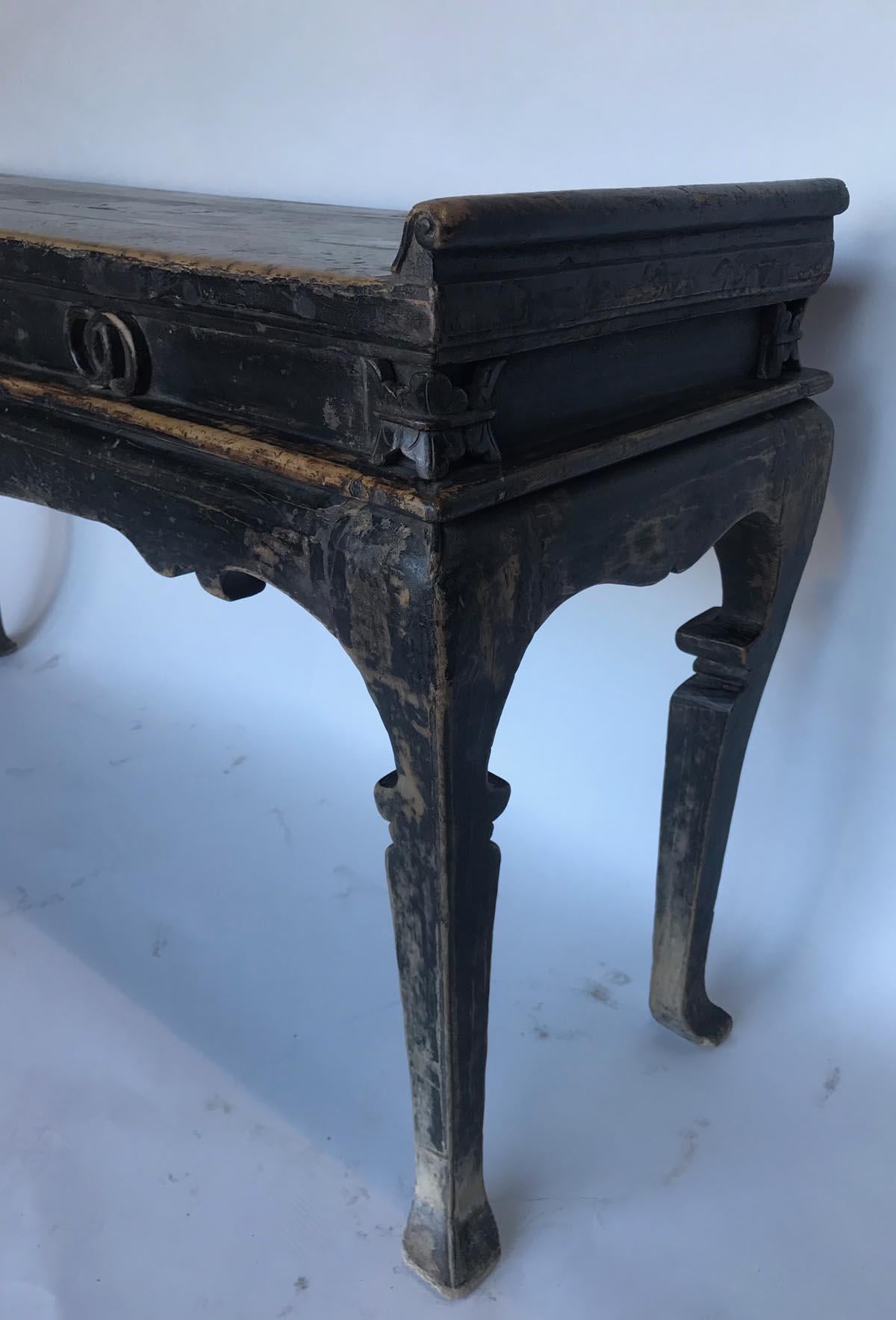 Early 19th Century Chinese Altar Table In Good Condition In Los Angeles, CA