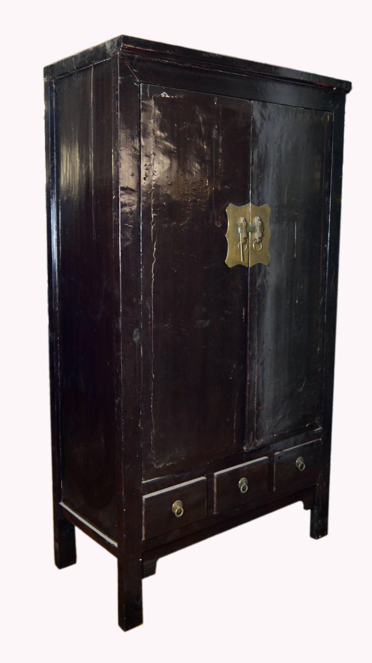 Early 19th Century Chinese Black Lacquered Wardrobe With Drawers
