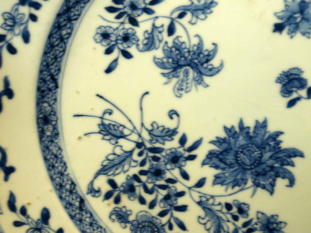 Early 19th Century Chinese Blue and White Charger In Good Condition In Wilson, NC