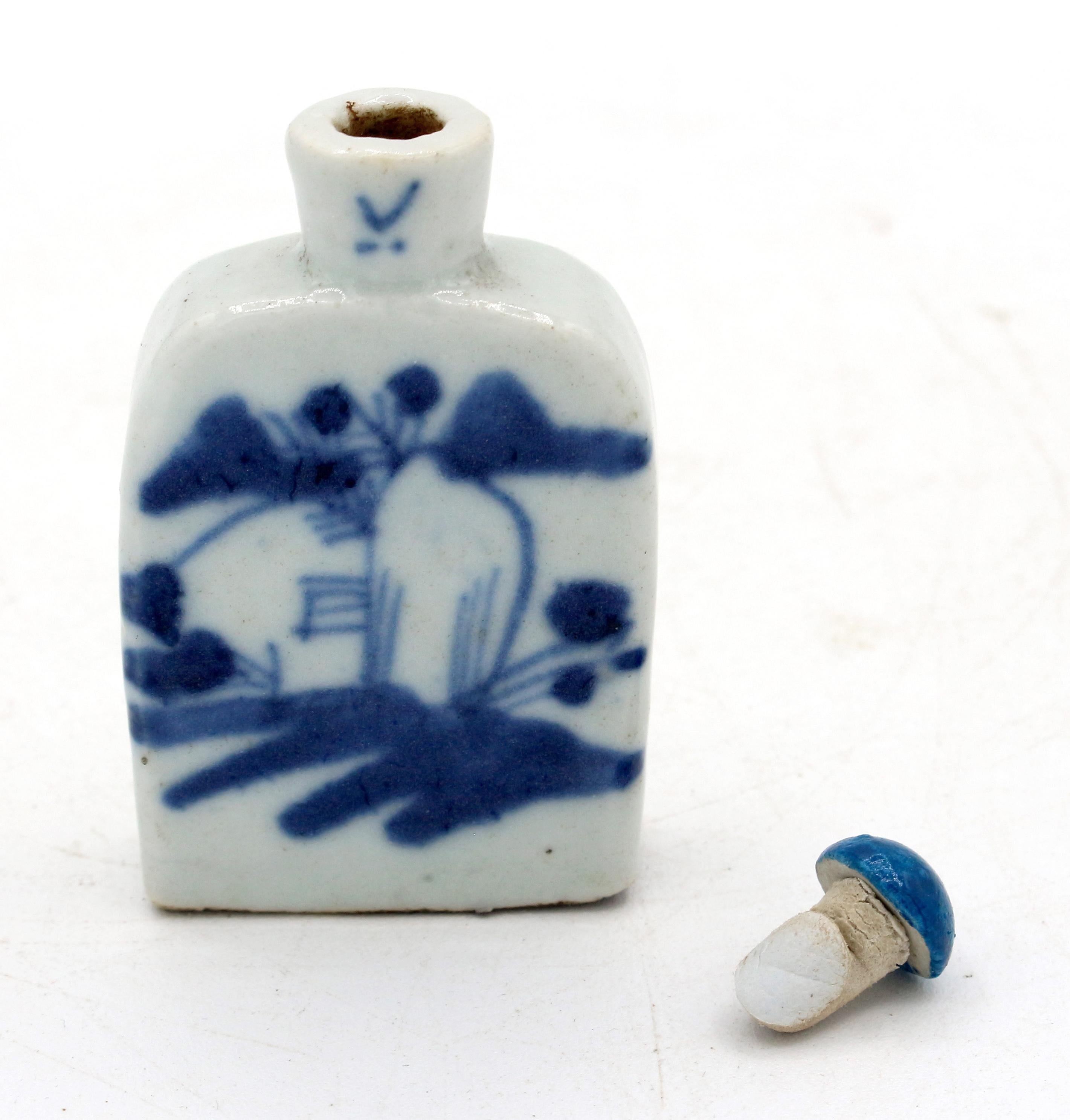 Porcelain Early 19th Century Chinese Blue & White Snuff Bottle