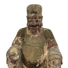 Scultura in legno policromo intagliato del primo Ottocento cinese raffigurante un dio fortunato