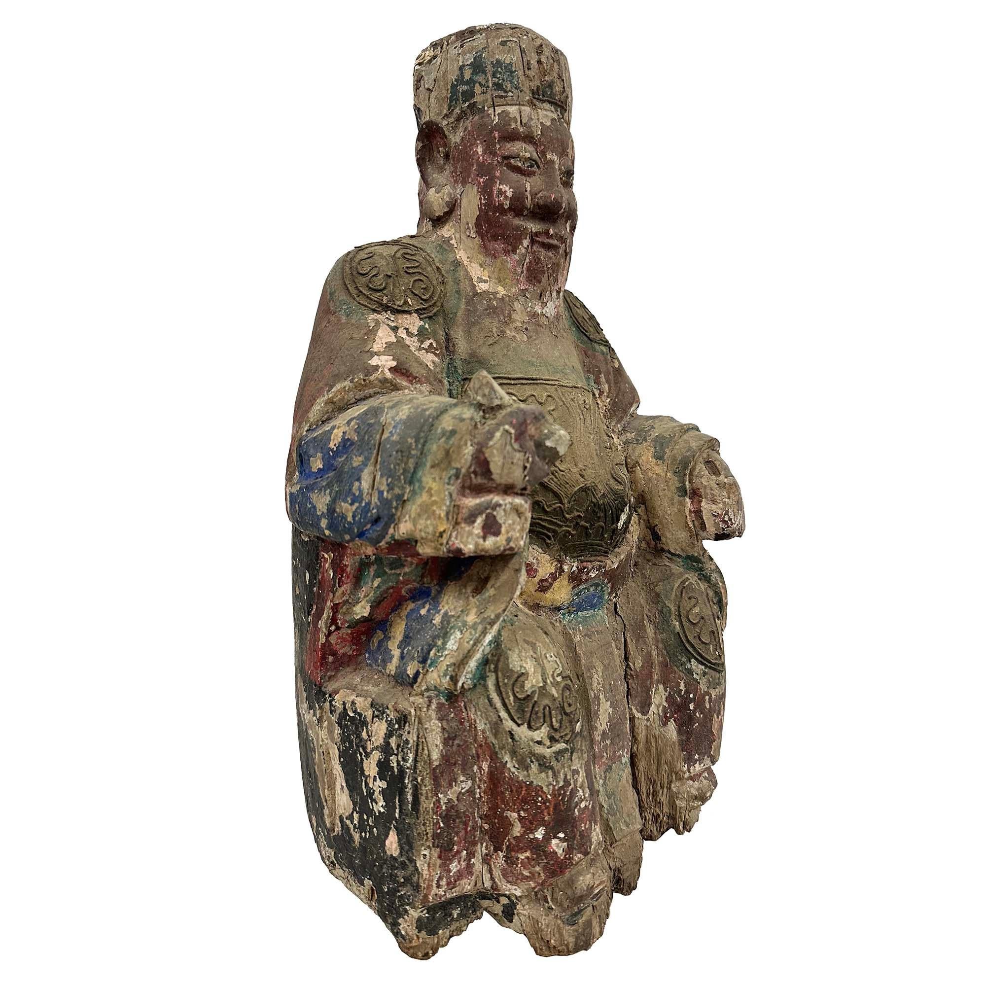 Escultura china de madera policromada tallada de principios del siglo XIX de un dios de la suerte Madera dura en venta
