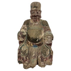 Scultura in legno policromo intagliato del primo Ottocento cinese raffigurante un dio fortunato