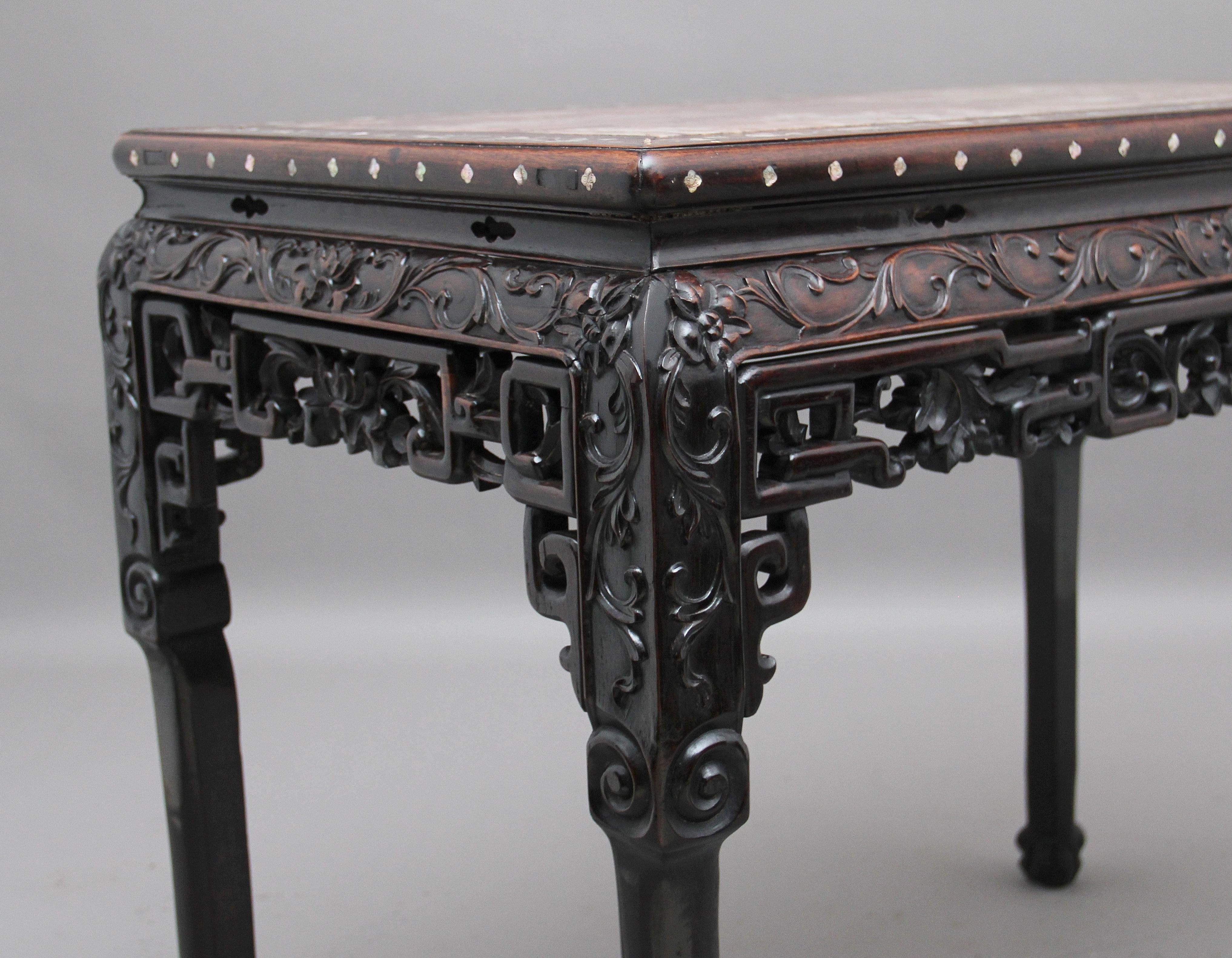 Table de centre de table chinoise du début du XIXe siècle en vente 4