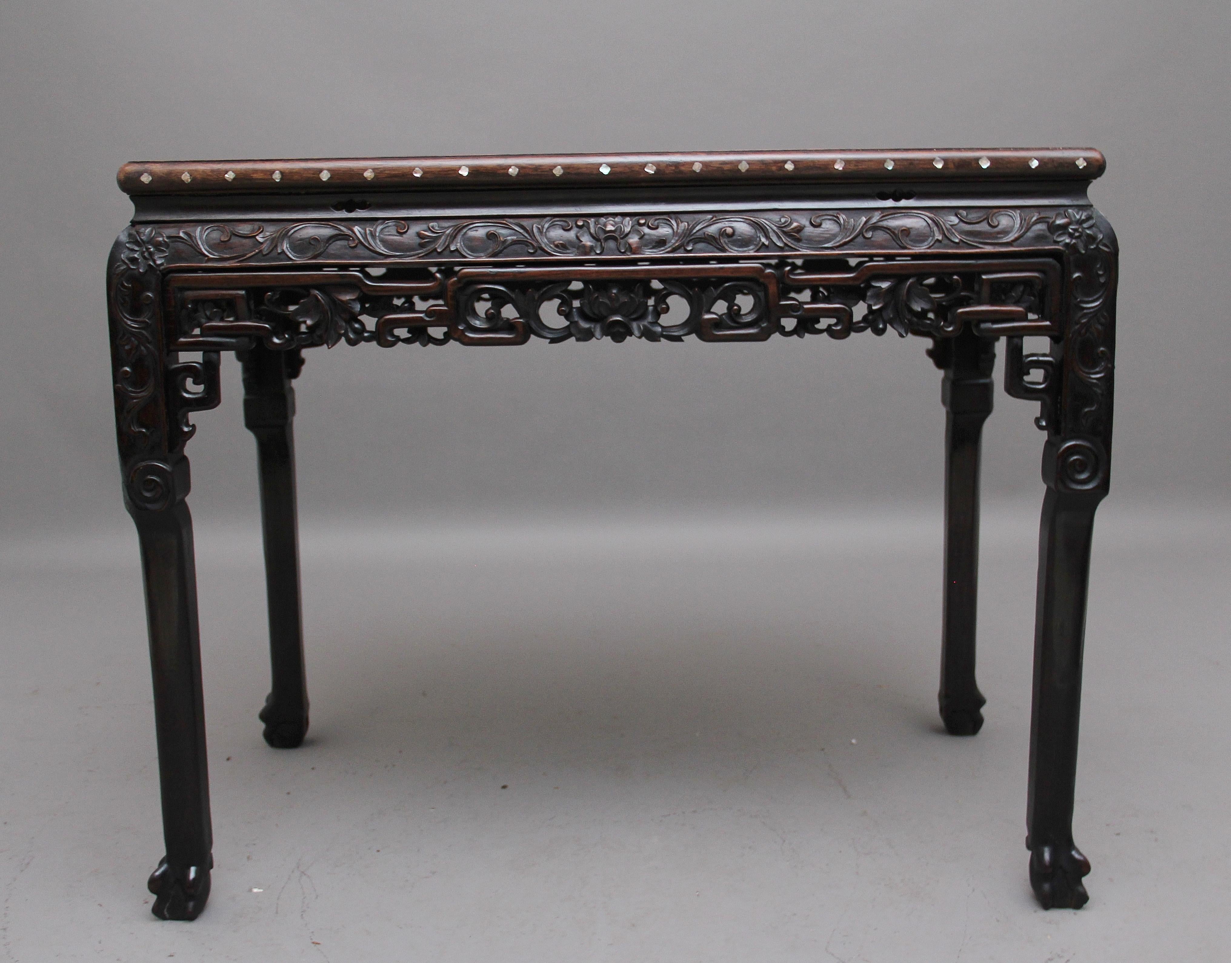 Early 19th Century Chinese Centre Table In Good Condition For Sale In Martlesham, GB