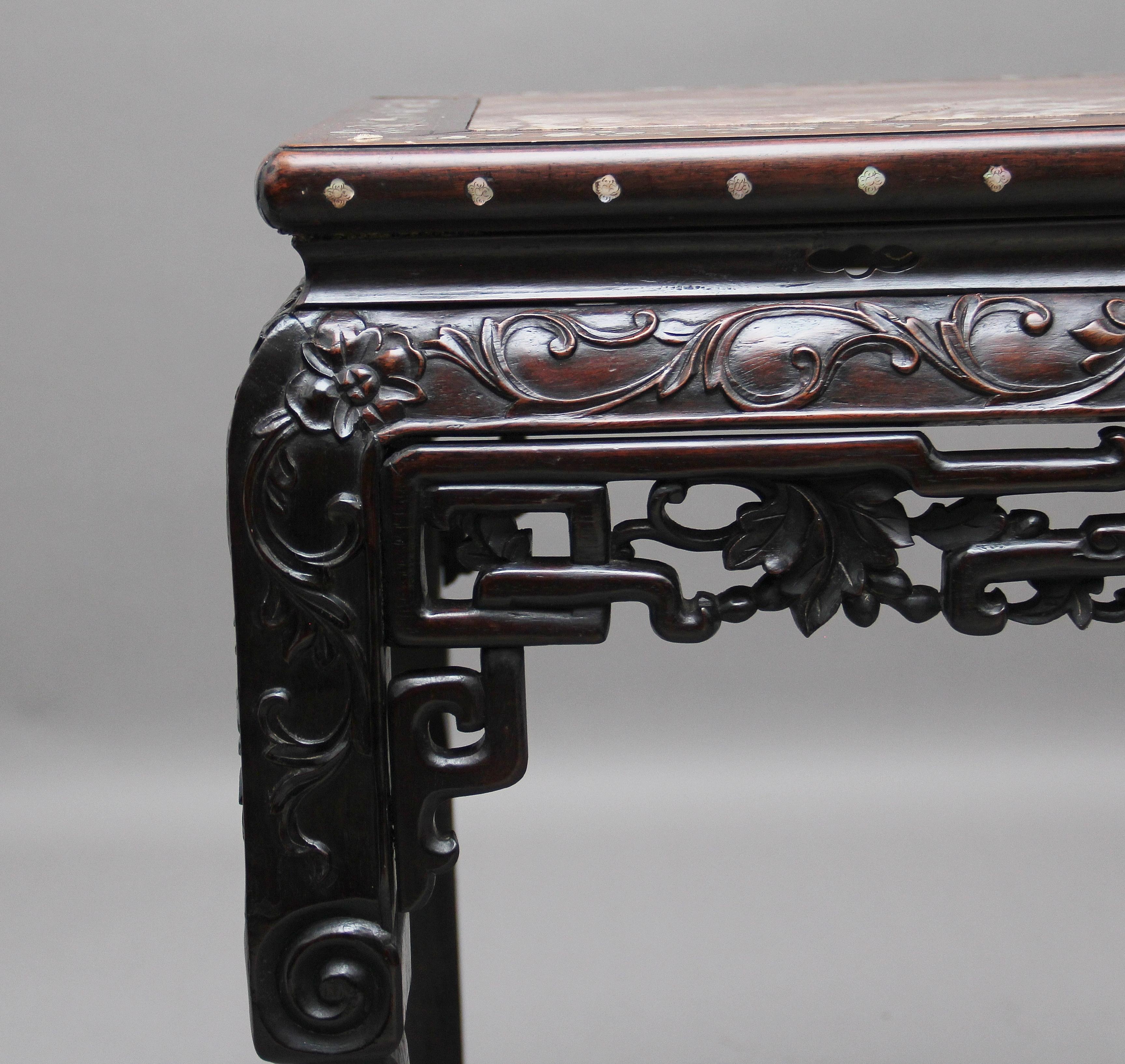 Table de centre de table chinoise du début du XIXe siècle en vente 3