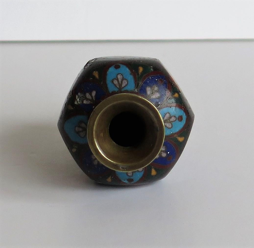 Kleine japanische Cloisonné-Vase aus dem 19. Jahrhundert, Meiji-Periode  im Angebot 5