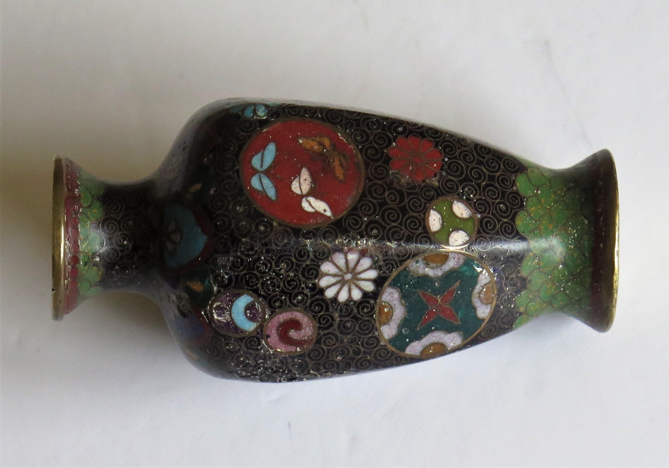 Petit vase japonais en cloisonné du 19ème siècle, période Meiji  en vente 8