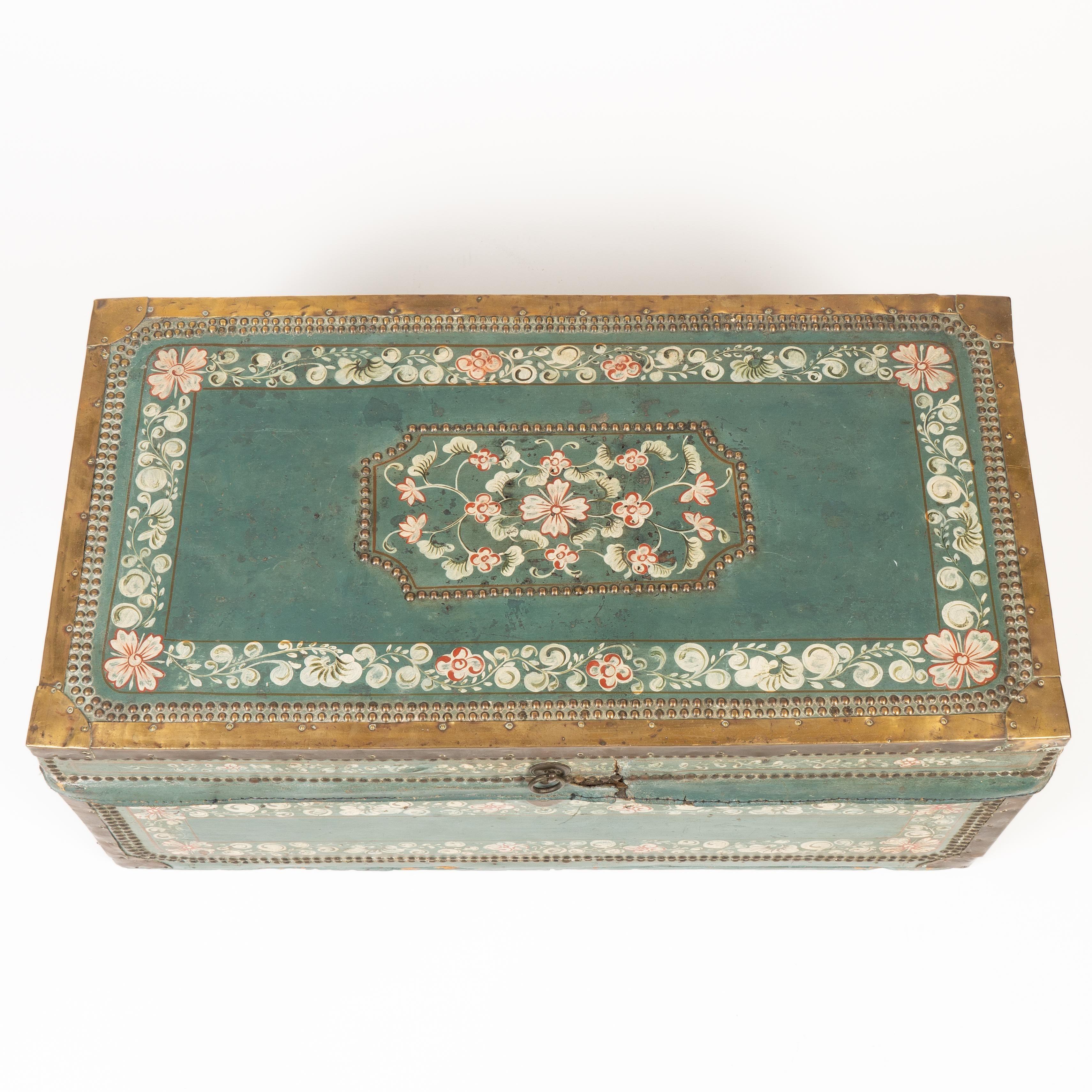 Early 19th Century Chinese Decorated Blue Leather Covered Wood Trunk In Good Condition For Sale In Kenilworth, IL