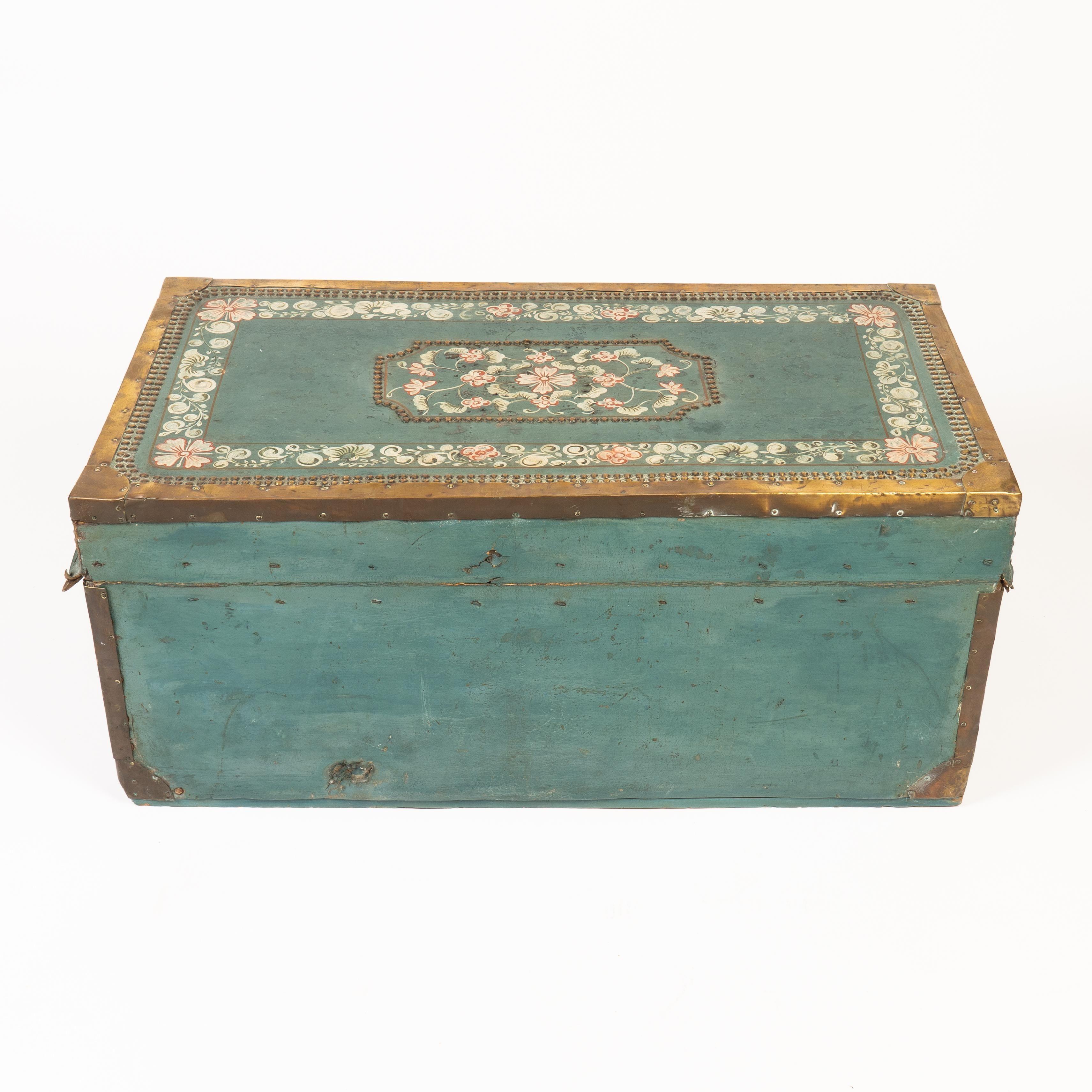 Early 19th Century Chinese Decorated Blue Leather Covered Wood Trunk For Sale 3