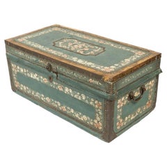 Baule in legno decorato in pelle blu dell'inizio del XIX secolo cinese