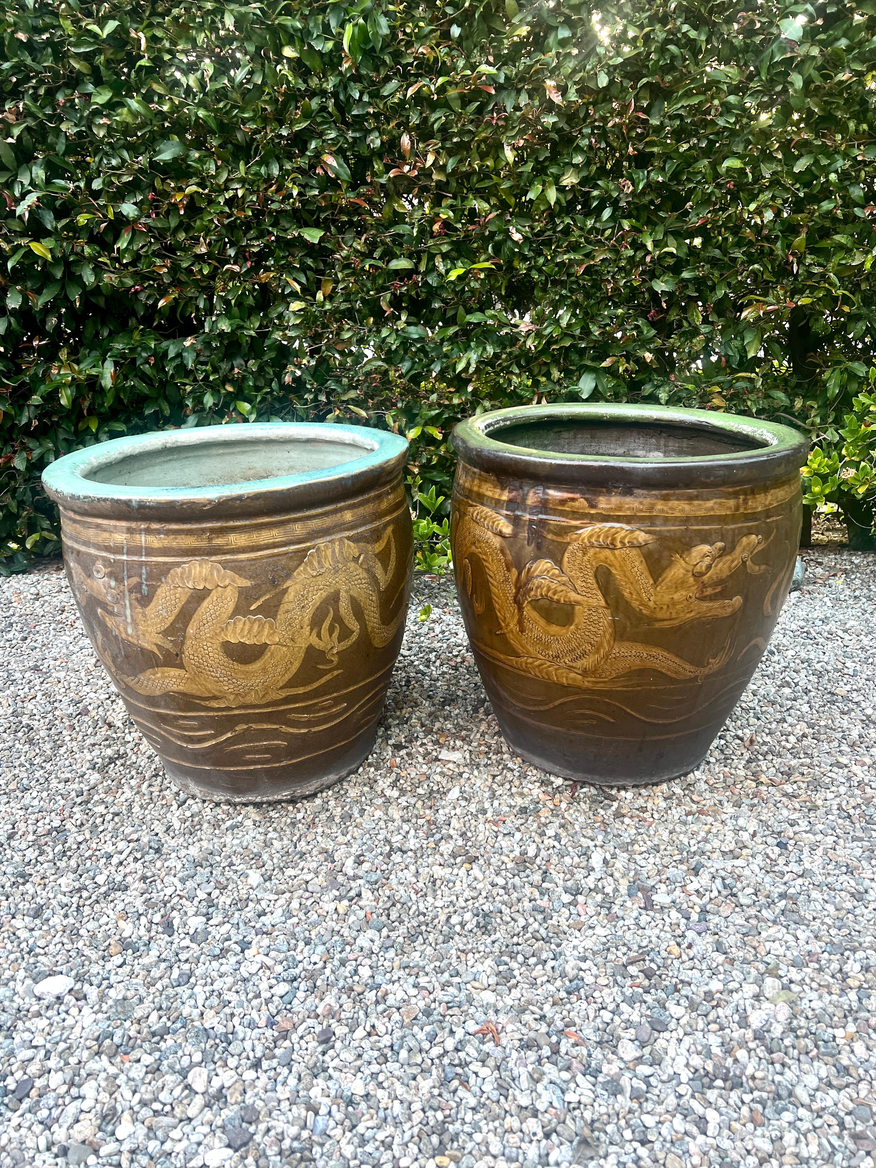 Exportation chinoise Jarre ou jardinière en faïence chinoise du début du 19e siècle en vente