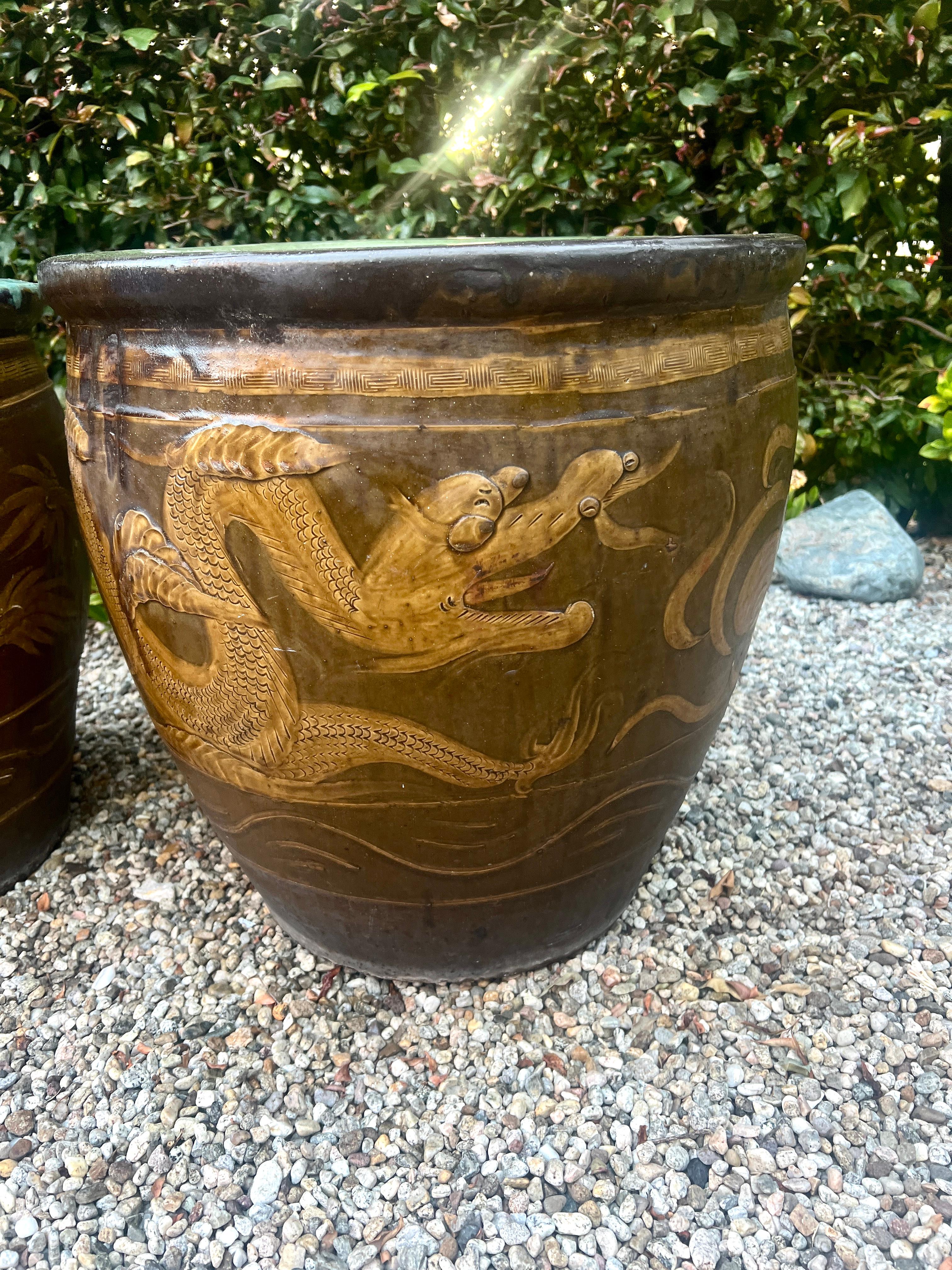 Jarre ou jardinière en faïence chinoise du début du 19e siècle Bon état - En vente à Los Angeles, CA