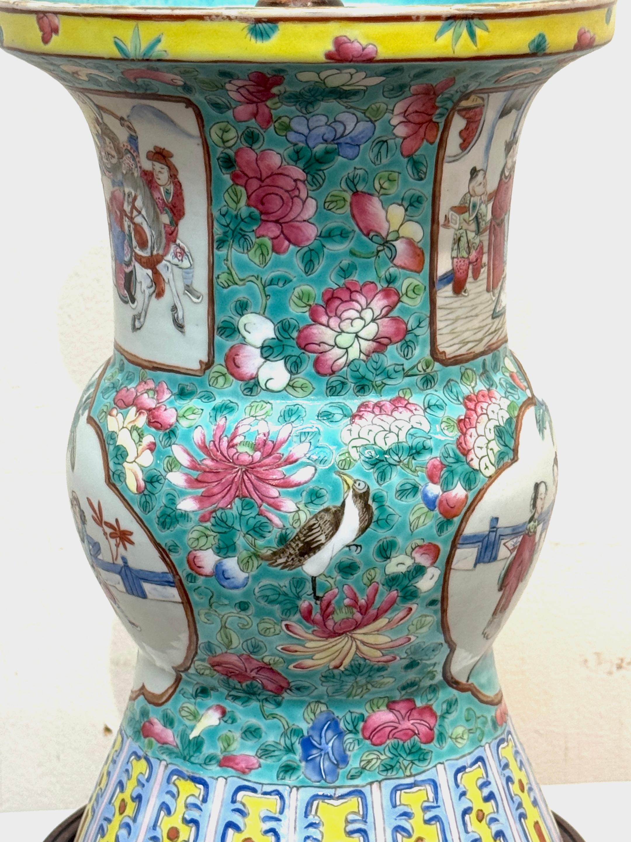 Forma Gu de exportación china de principios del siglo XIX de estilo rosa familiar (Fencai), ahora como lámpara en venta 9