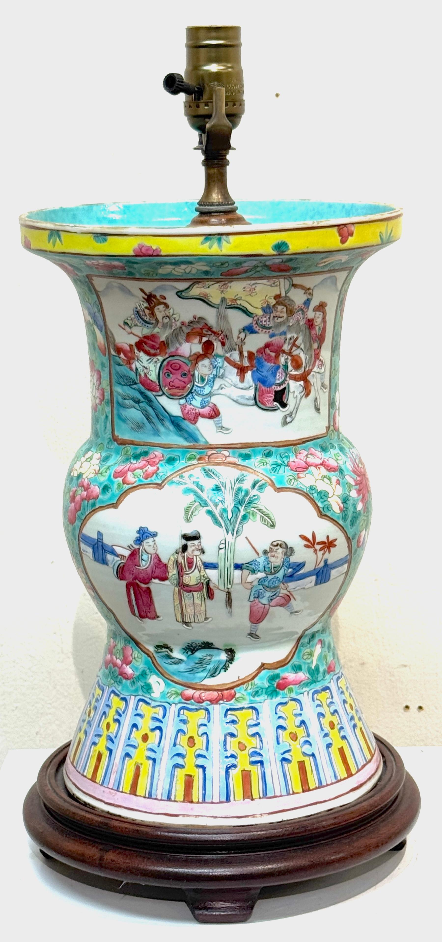 Jarrón en forma de Gu de exportación china de principios a mediados del siglo XIX, de estilo rosa familiar (Fencai), montado posteriormente como lámpara

Dimensiones:

20,5