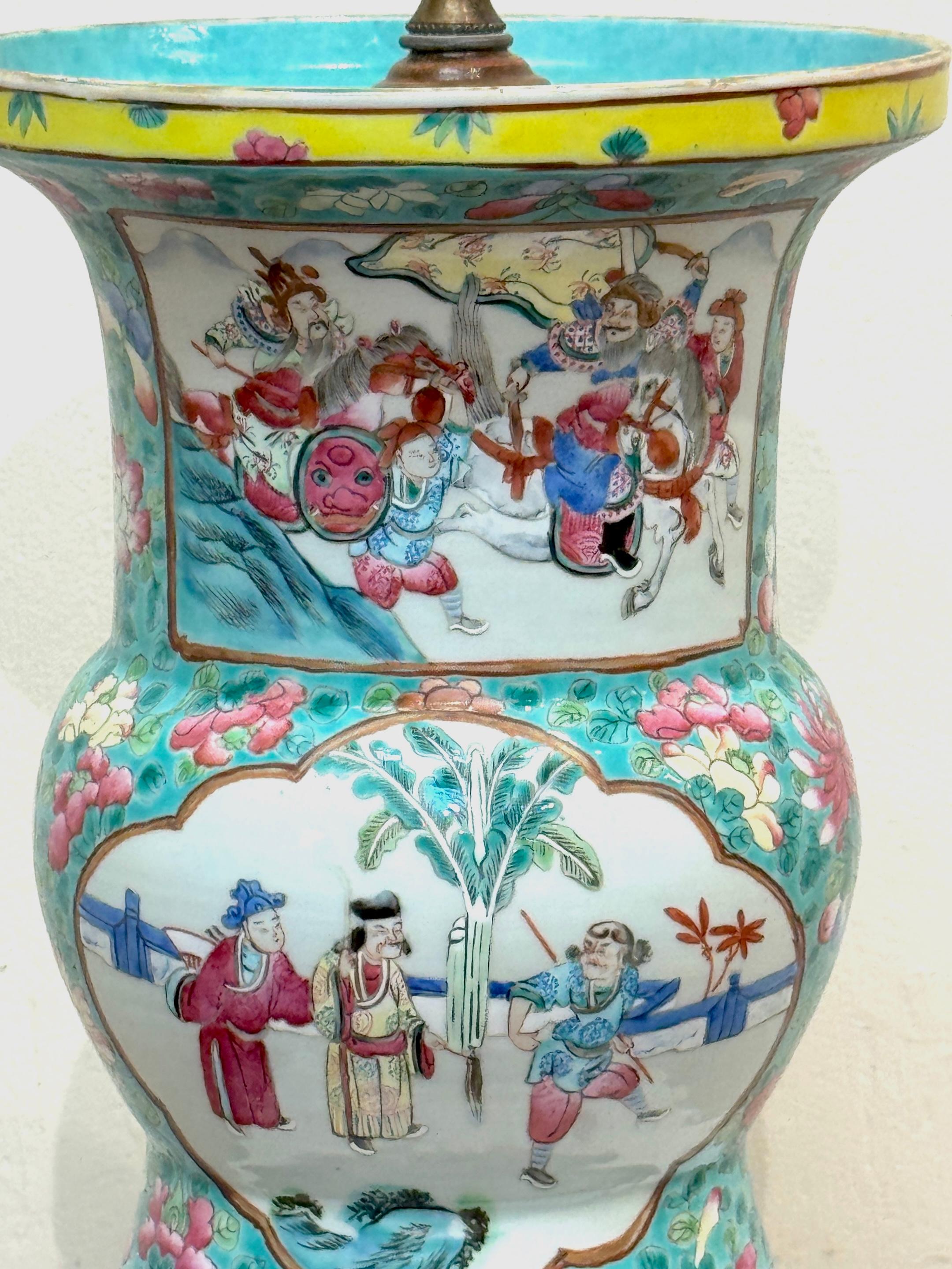 Forma Gu de exportación china de principios del siglo XIX de estilo rosa familiar (Fencai), ahora como lámpara Qing en venta