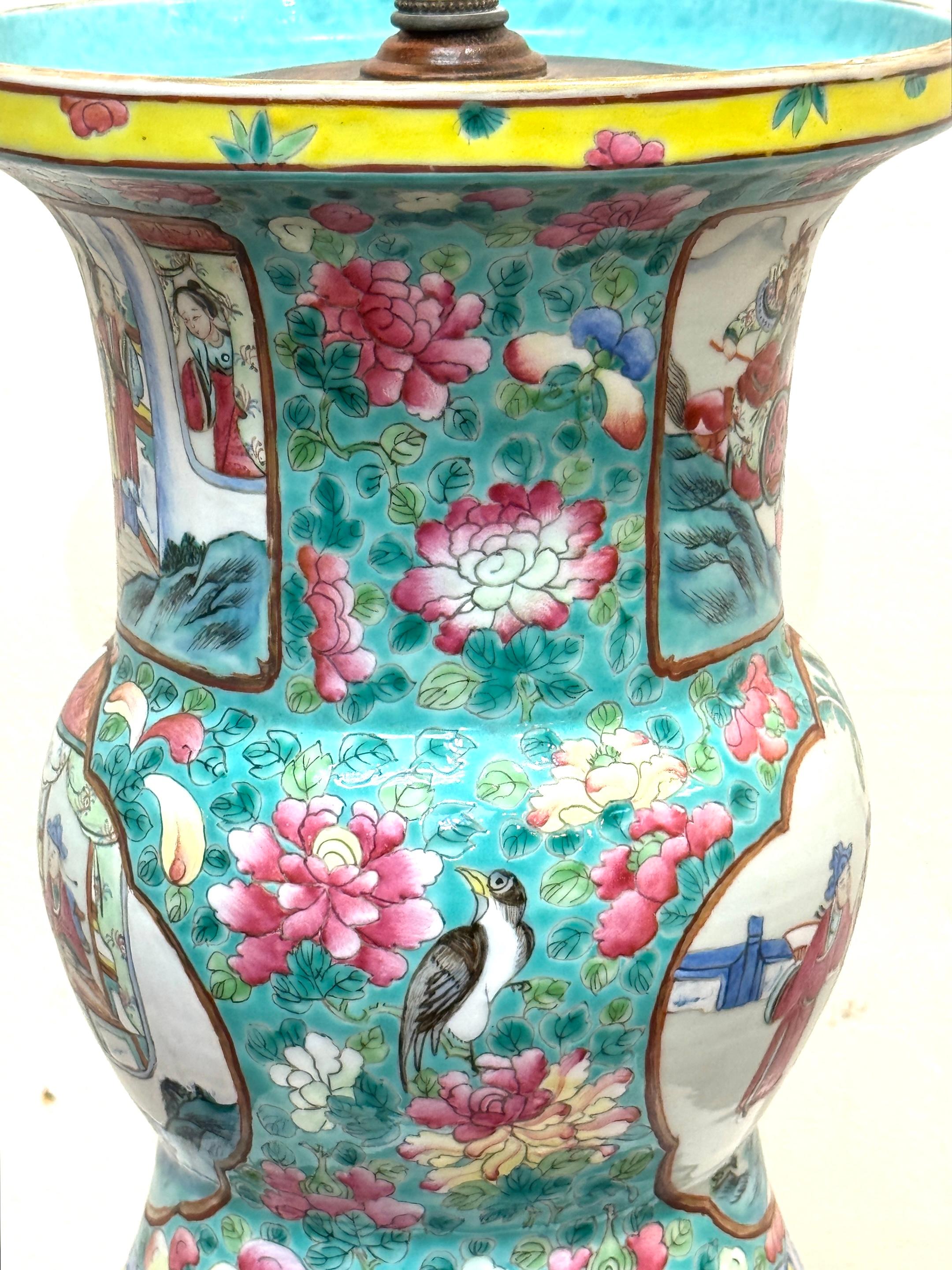 Forma Gu de exportación china de principios del siglo XIX de estilo rosa familiar (Fencai), ahora como lámpara Porcelana en venta
