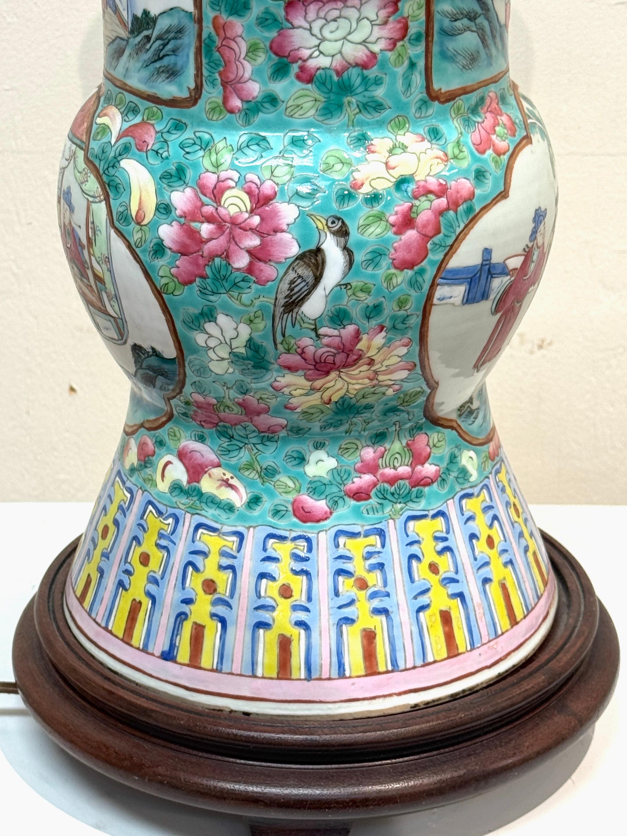Forma Gu de exportación china de principios del siglo XIX de estilo rosa familiar (Fencai), ahora como lámpara en venta 1