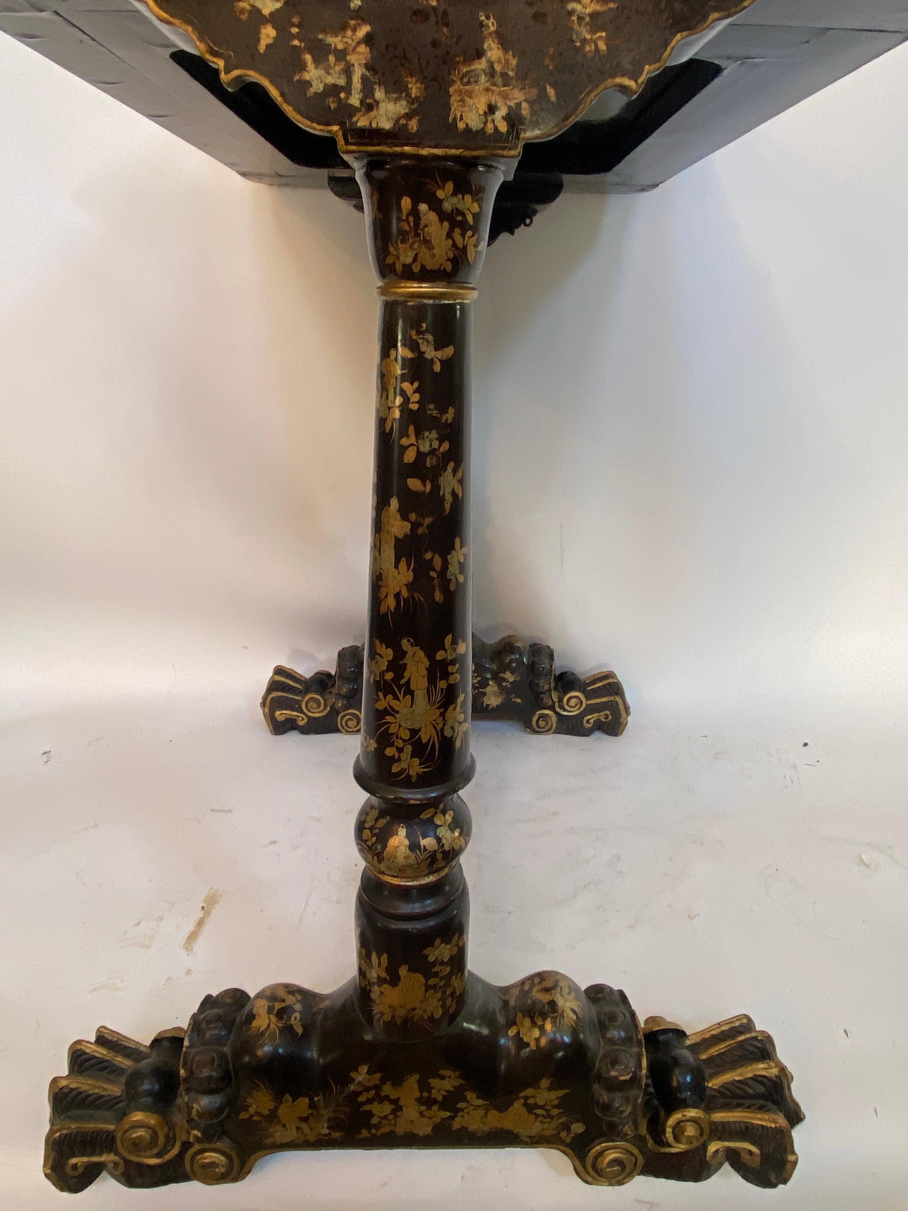 Early 19th Century Chinese Export Lacquer and Gilt Sew Working Table For Sale 5
