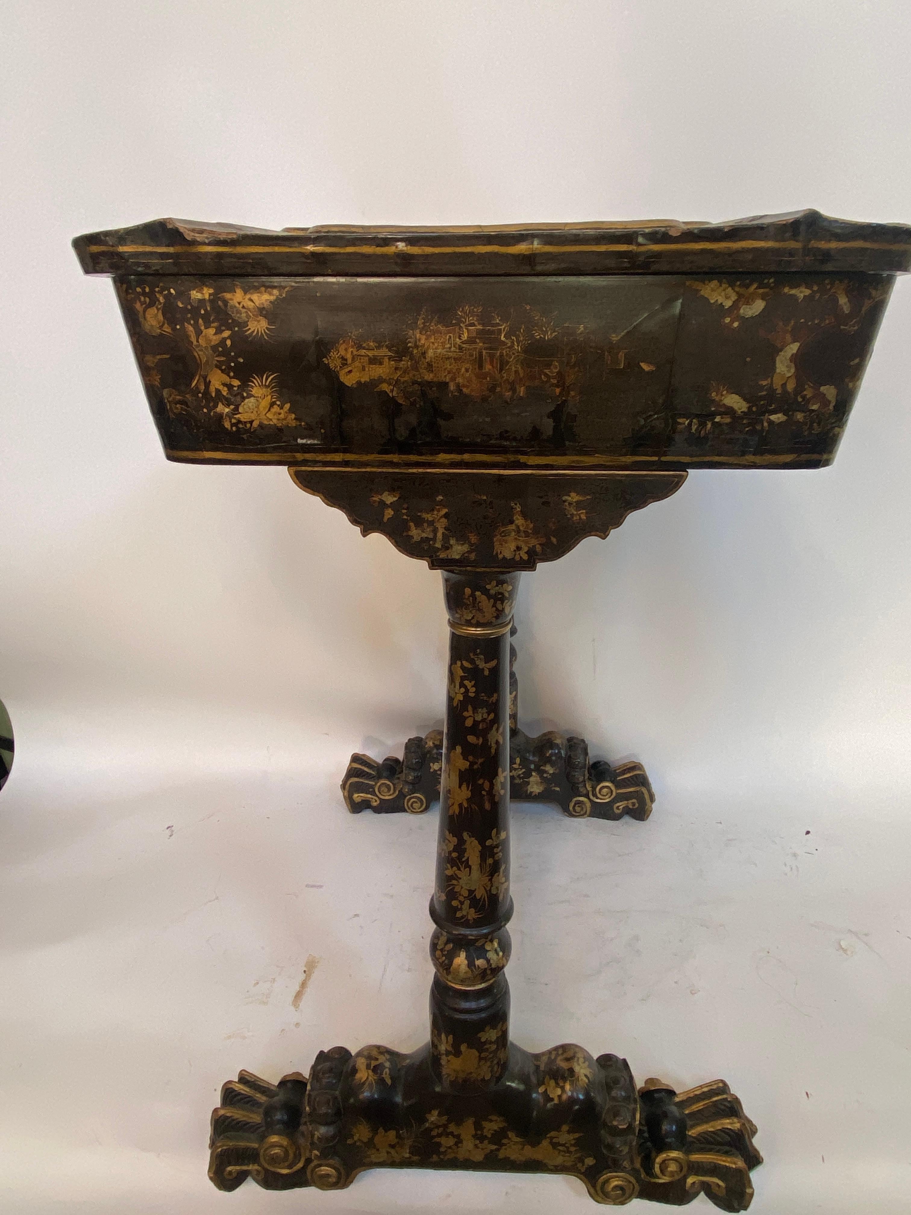 Early 19th Century Chinese Export Lacquer and Gilt Sew Working Table For Sale 6