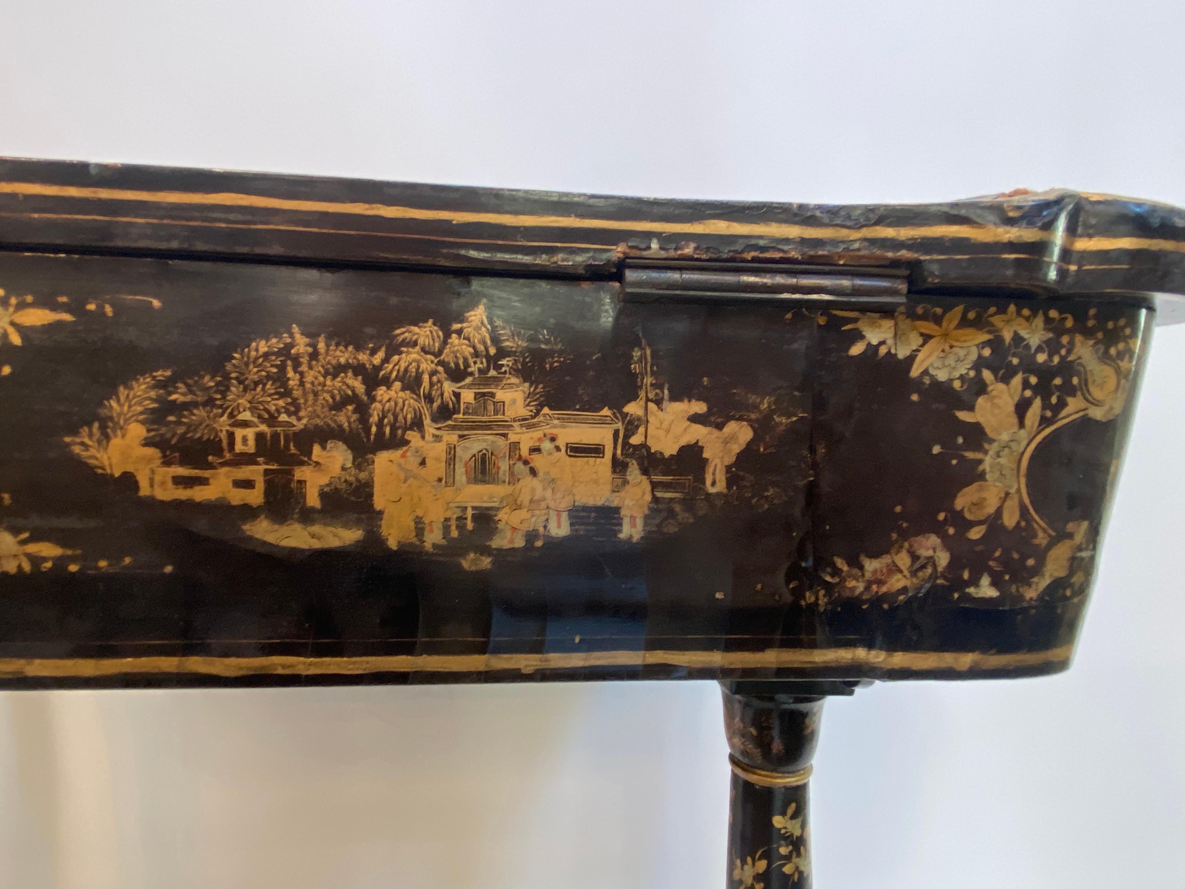 Early 19th Century Chinese Export Lacquer and Gilt Sew Working Table For Sale 9