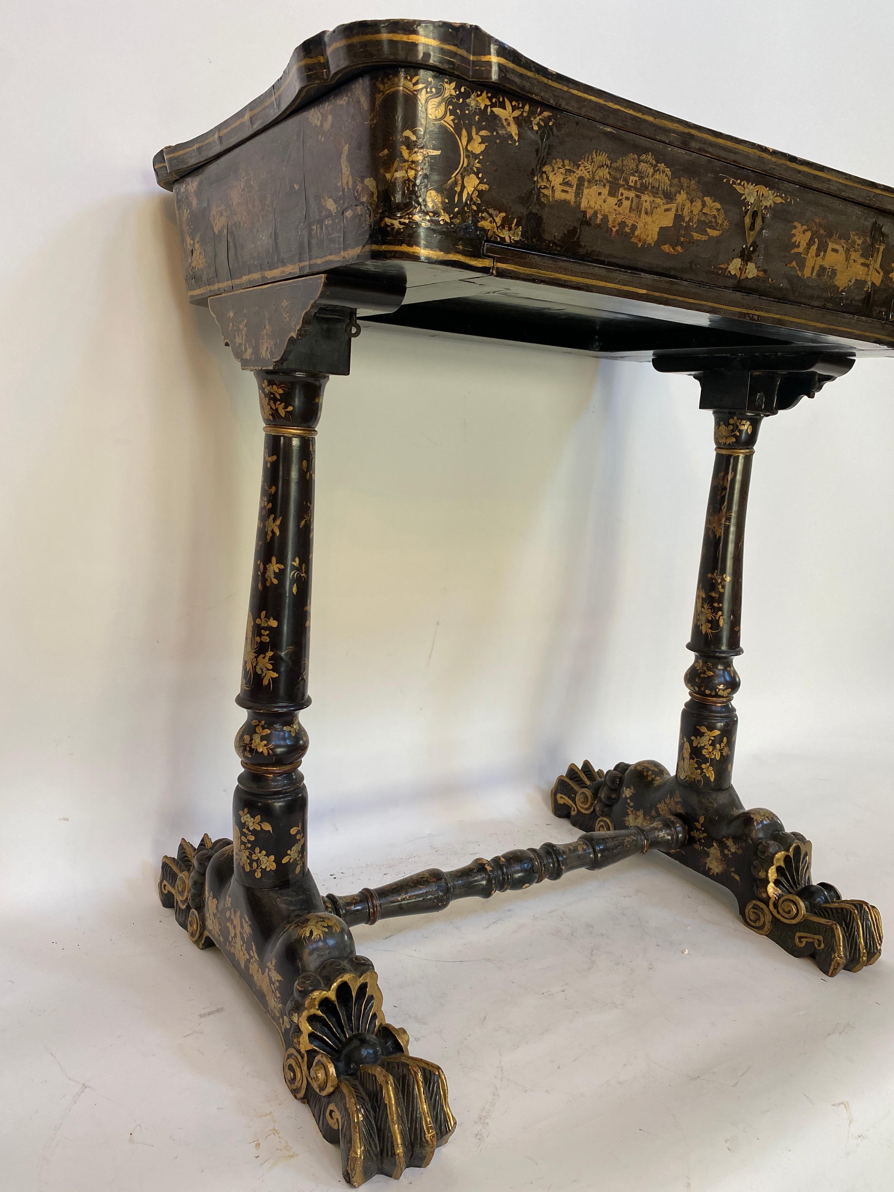Lacquered Early 19th Century Chinese Export Lacquer and Gilt Sew Working Table For Sale
