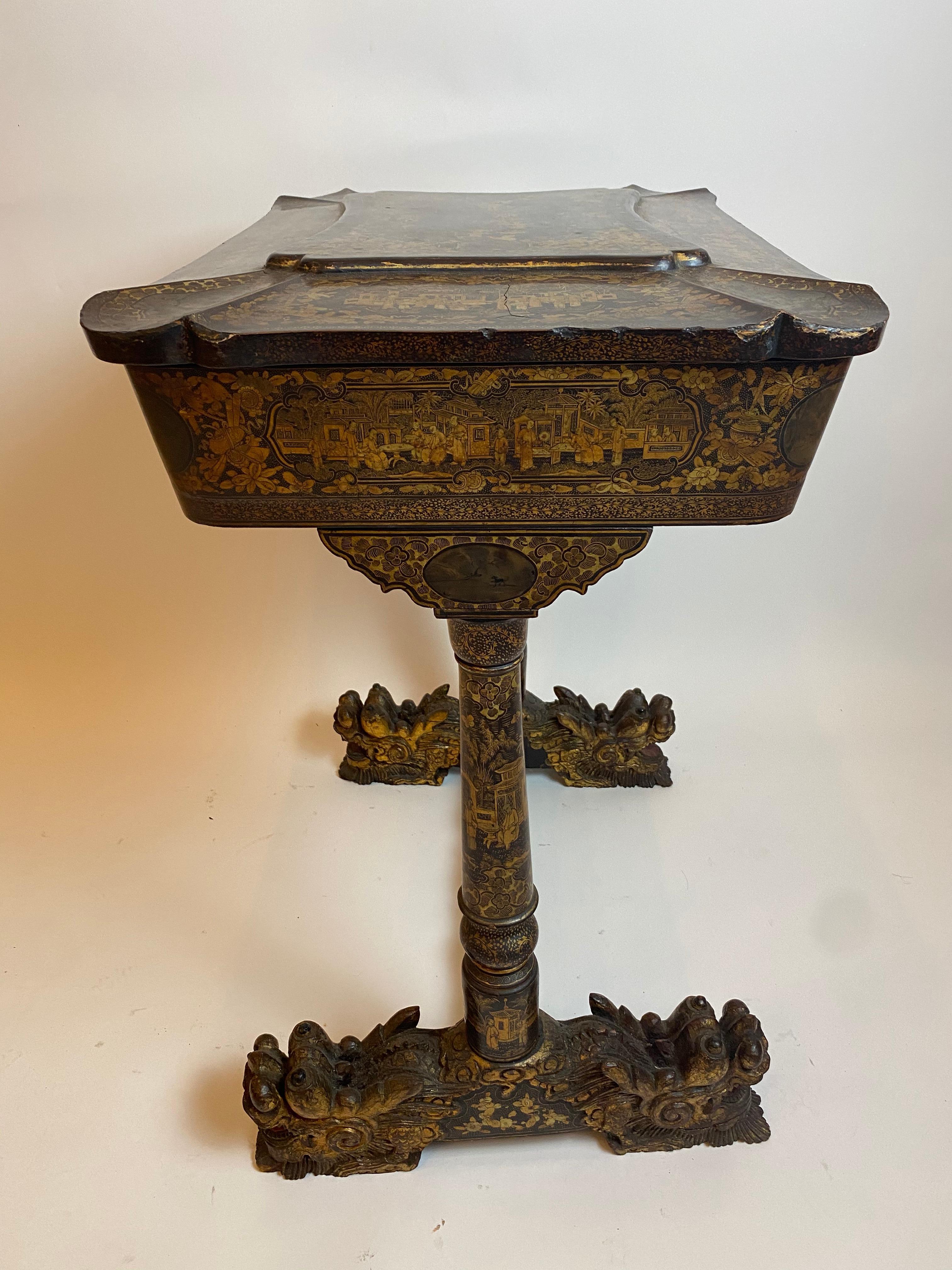 Early 19th Century Chinese Export Lacquer and Gilt Work Table For Sale 8