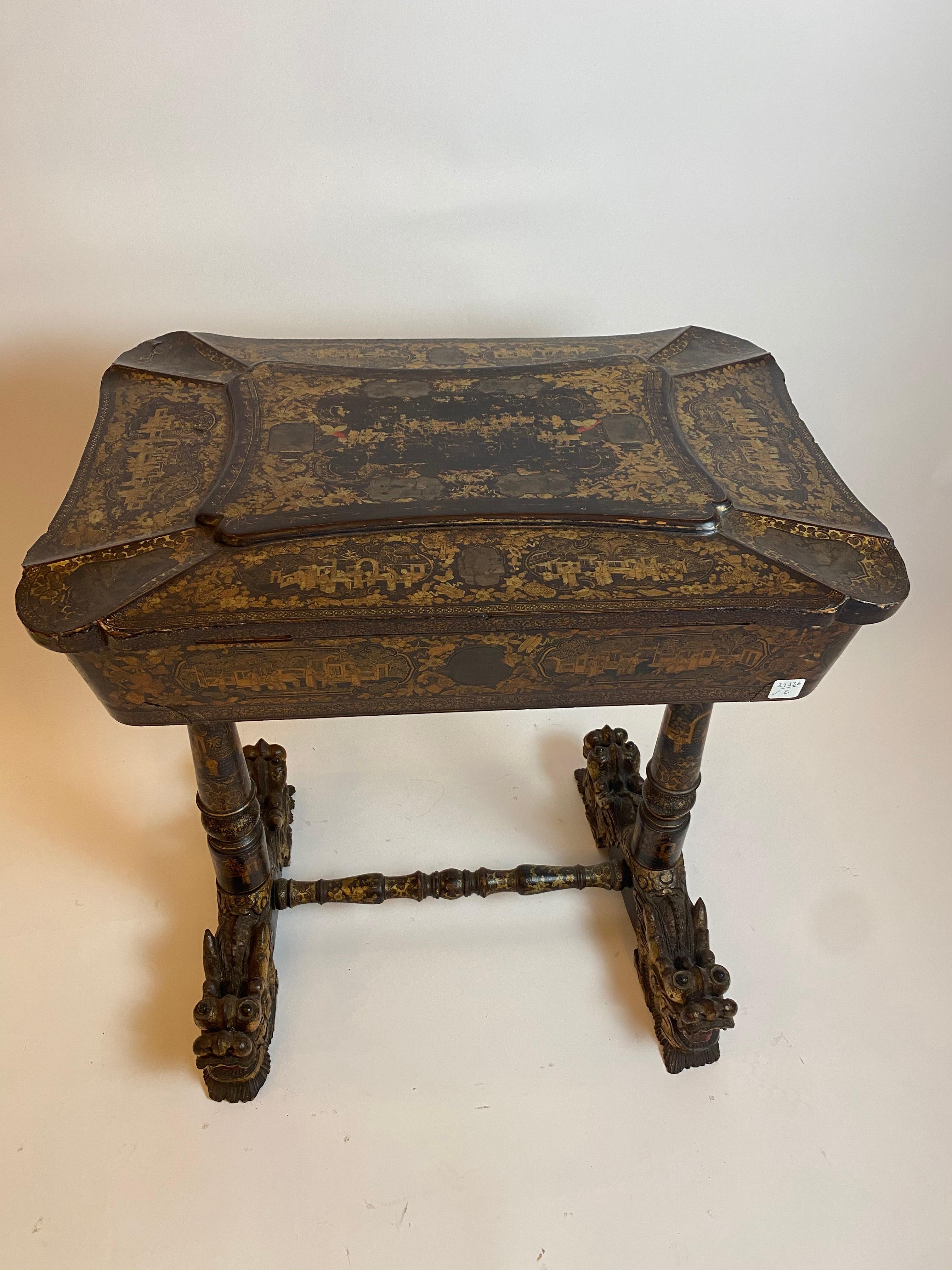 Early 19th Century Chinese Export Lacquer and Gilt Work Table For Sale 10