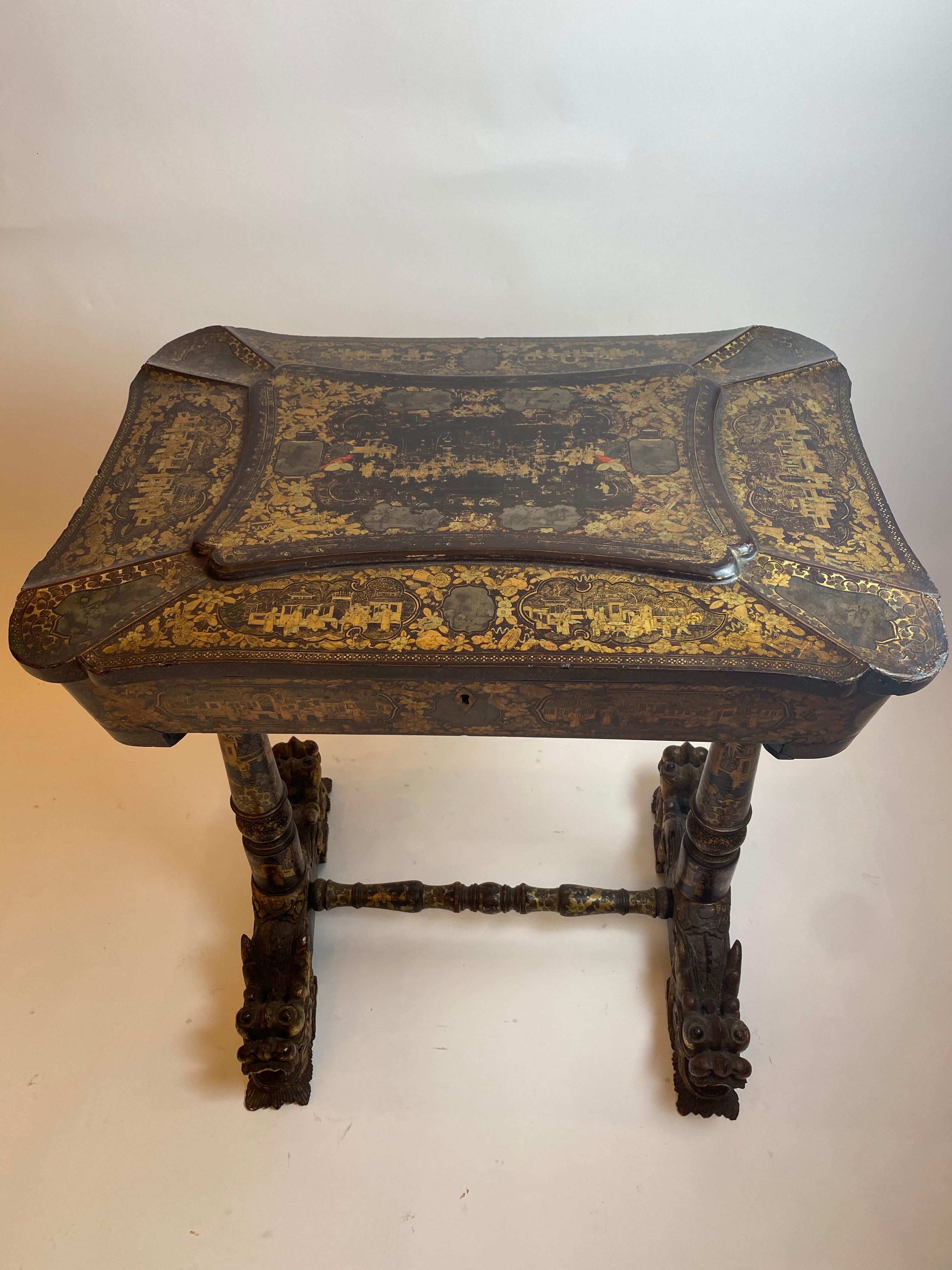 Early 19th Century Chinese Export Lacquer and Gilt Work Table For Sale 2