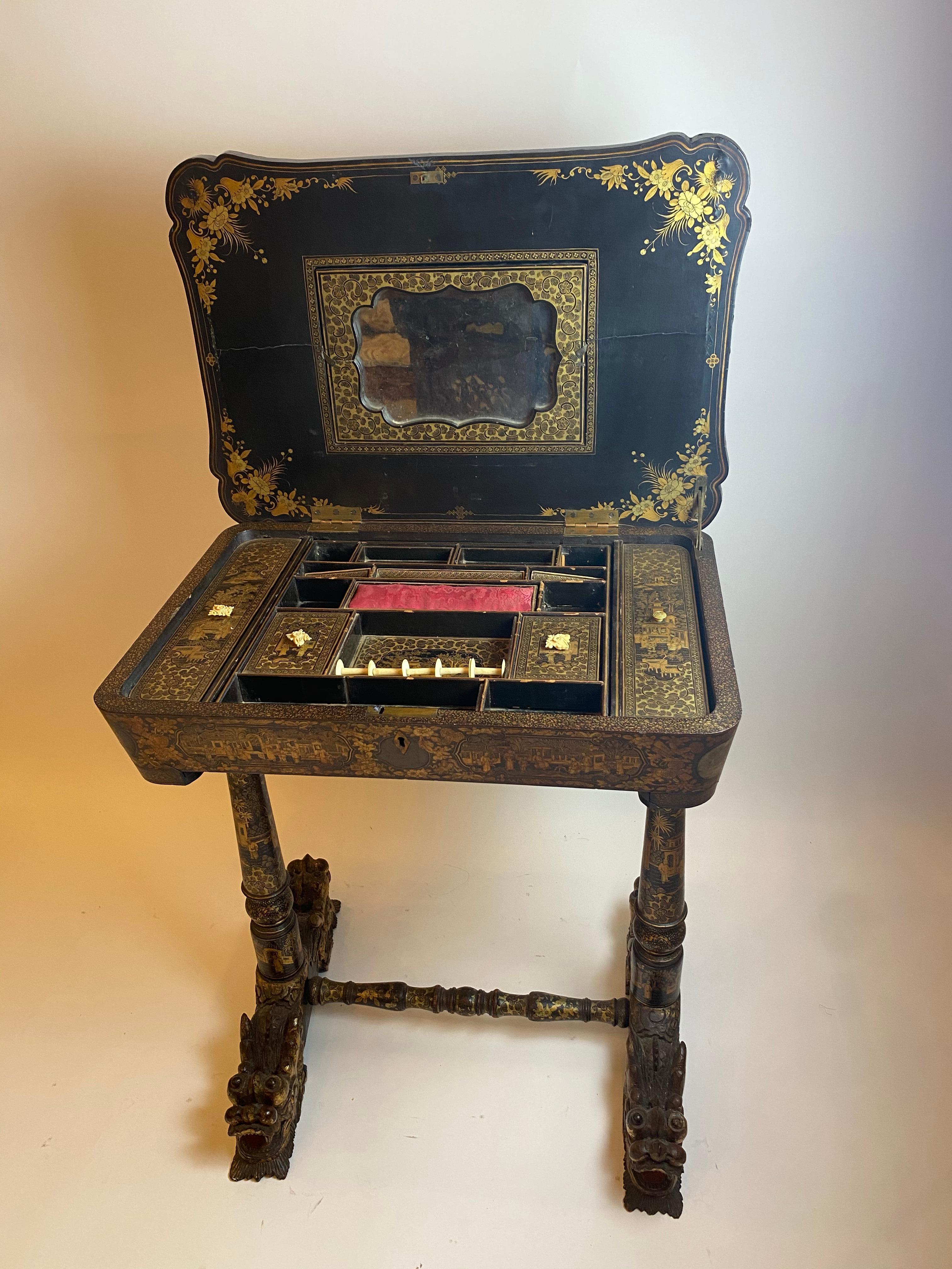 Early 19th Century Chinese Export Lacquer and Gilt Work Table For Sale 3