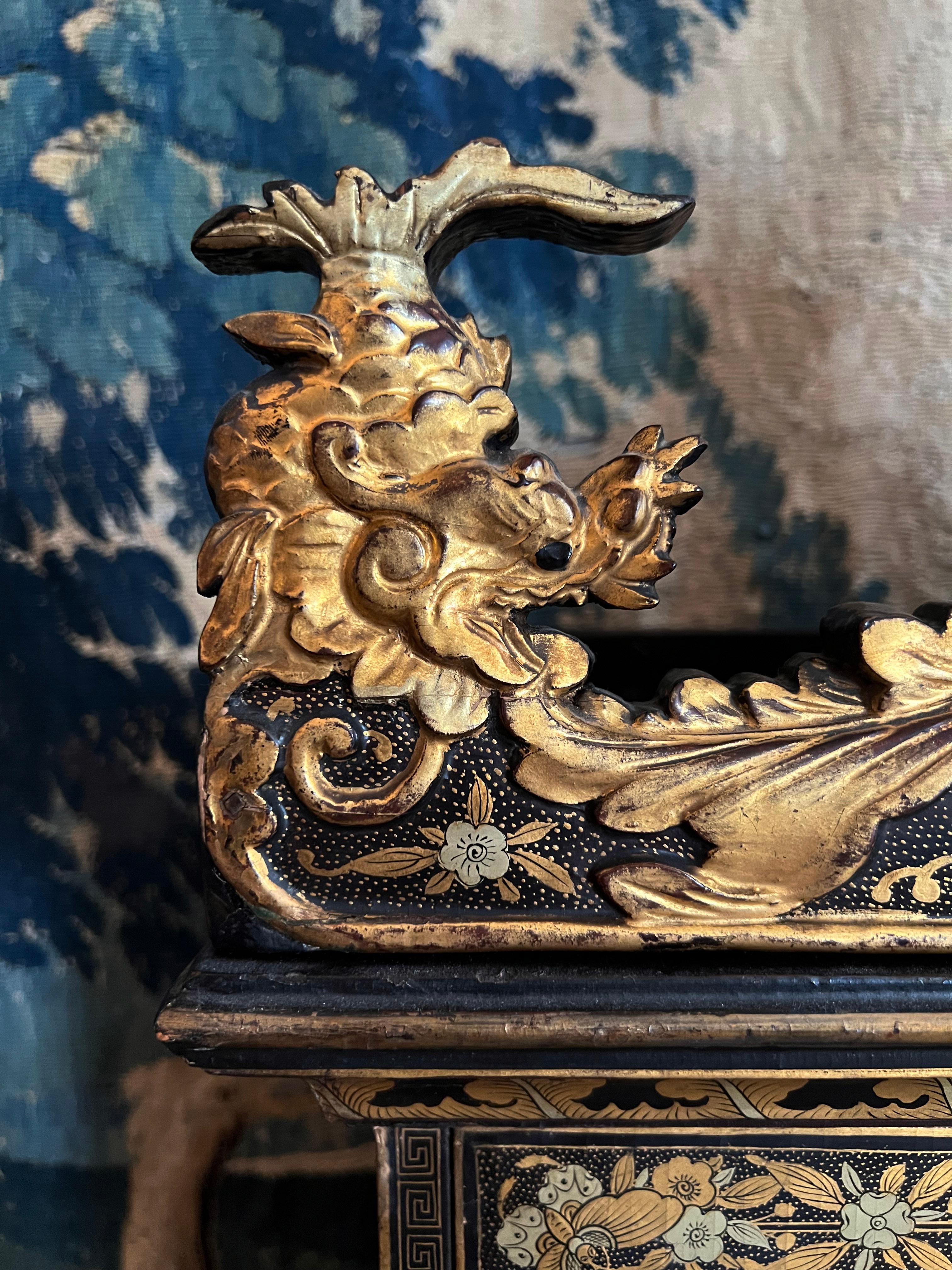 Early 19th Century Chinese Export Lacquer Bonheur du Jour In Good Condition In Brooklyn, NY