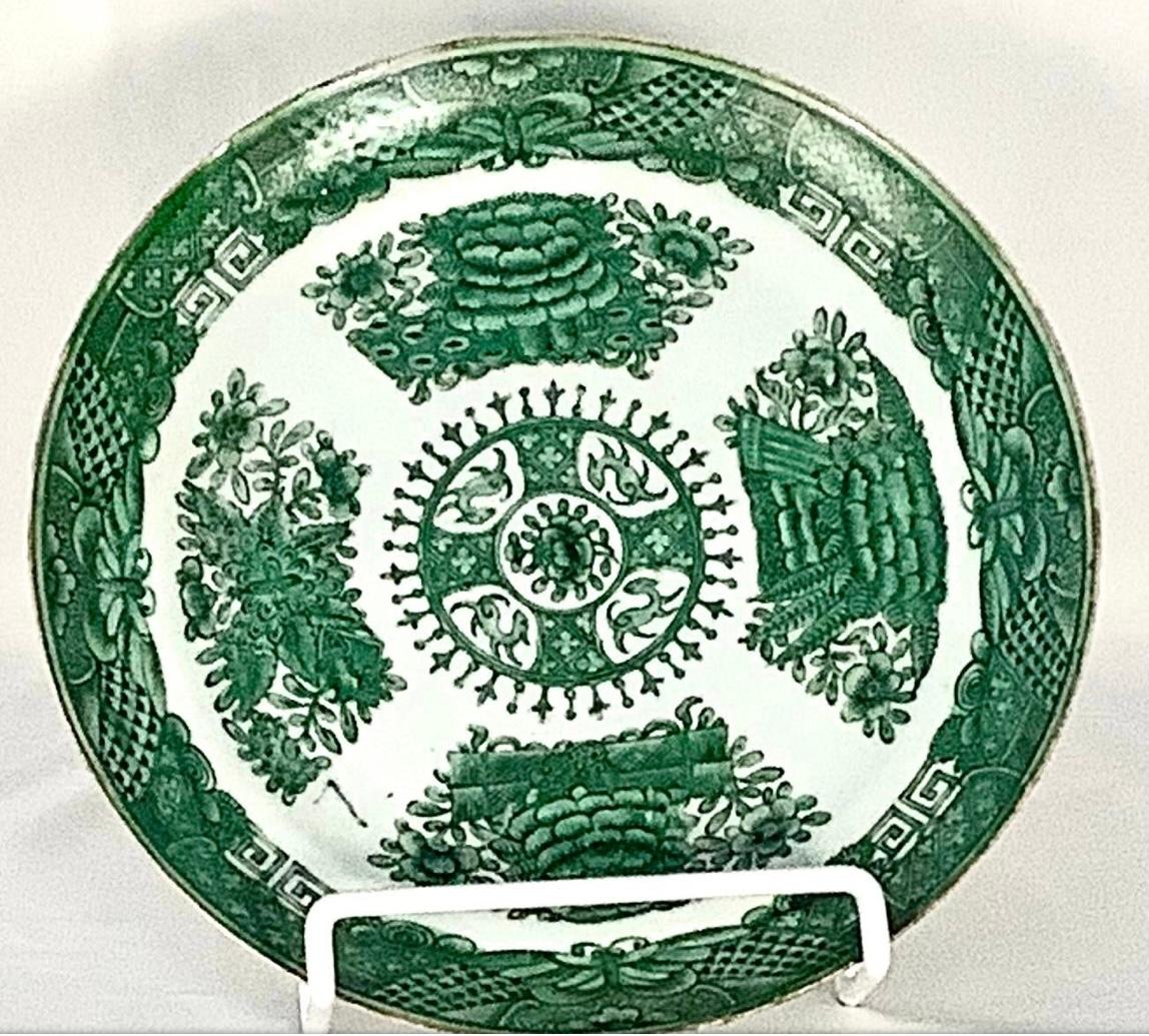 Early 19th Century Chinese Export Plate in Green Fitzhugh Pattern In Good Condition In Bradenton, FL