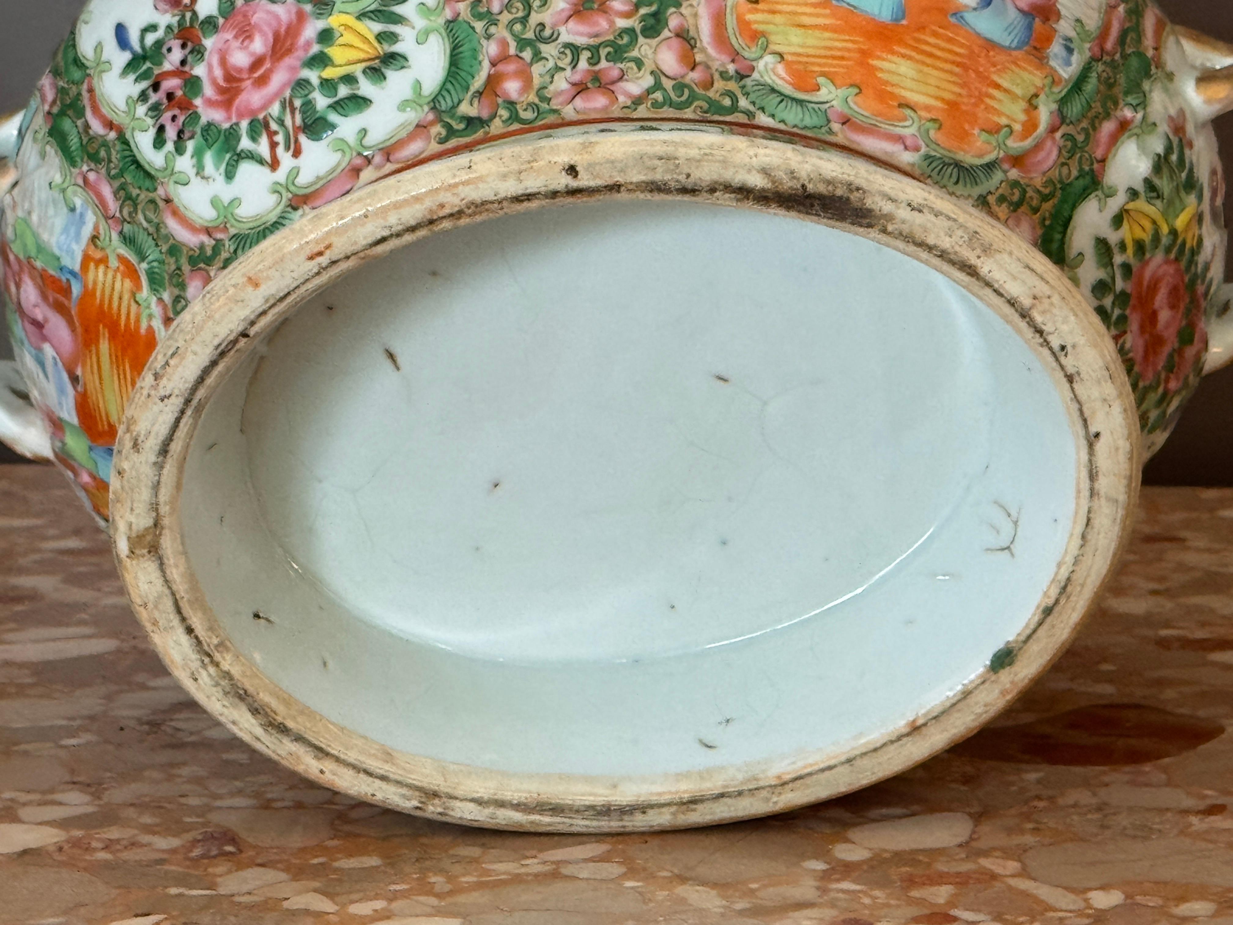 Early 19th Century Chinese Export Rose Medallion Soup Tureen For Sale 6