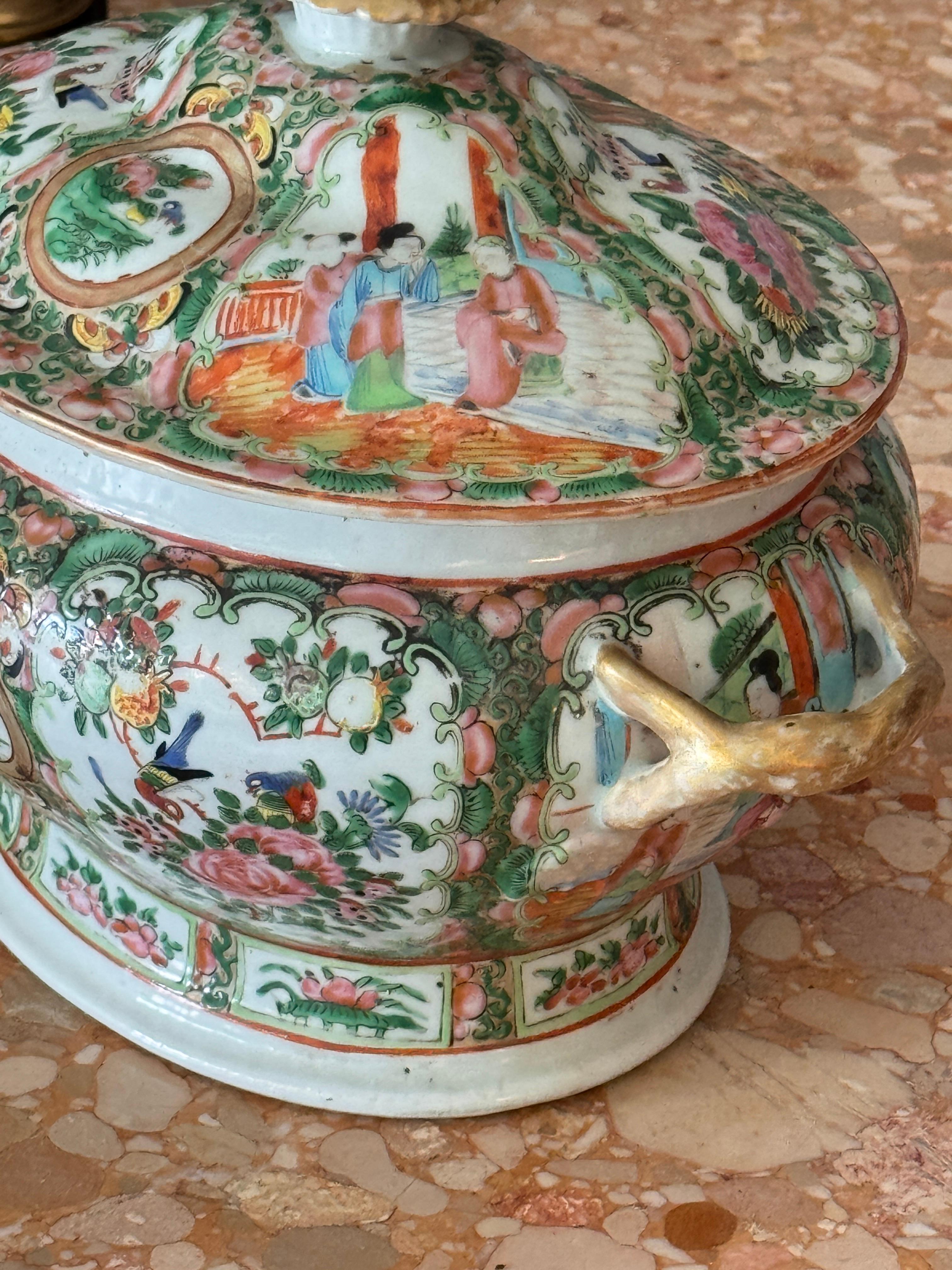 Early 19th Century Chinese Export Rose Medallion Soup Tureen For Sale 1