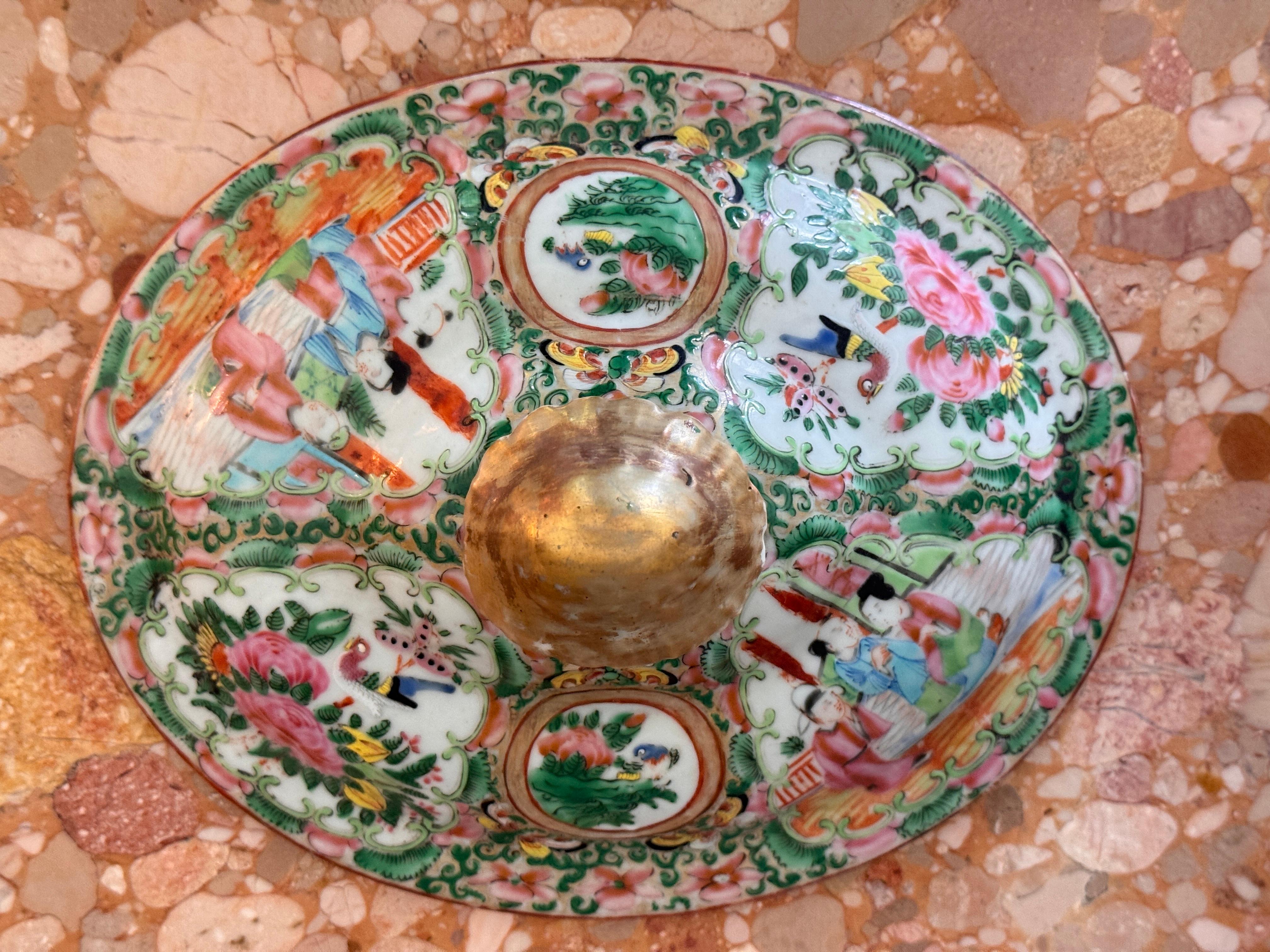 Early 19th Century Chinese Export Rose Medallion Soup Tureen For Sale 3
