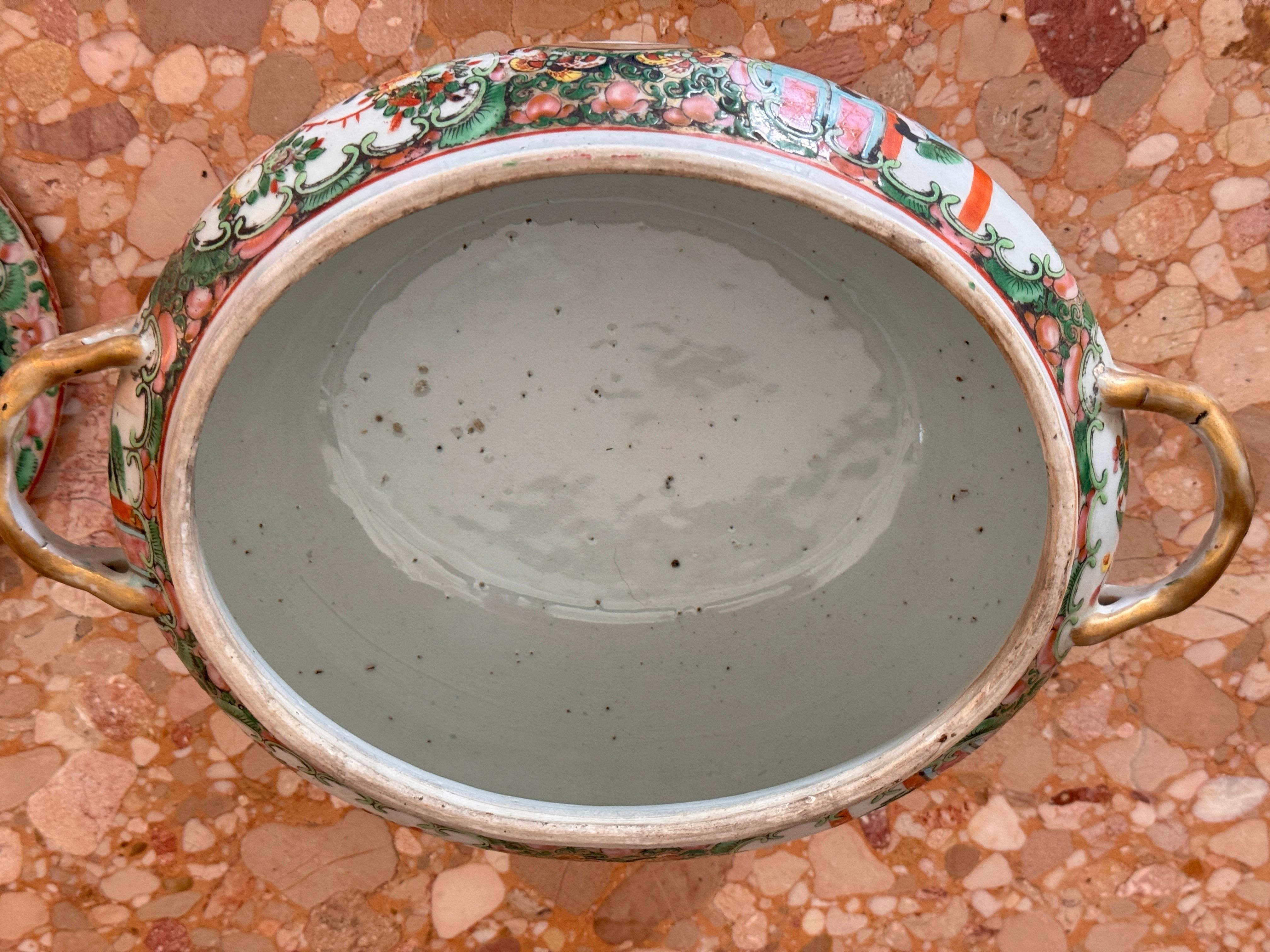 Early 19th Century Chinese Export Rose Medallion Soup Tureen For Sale 4