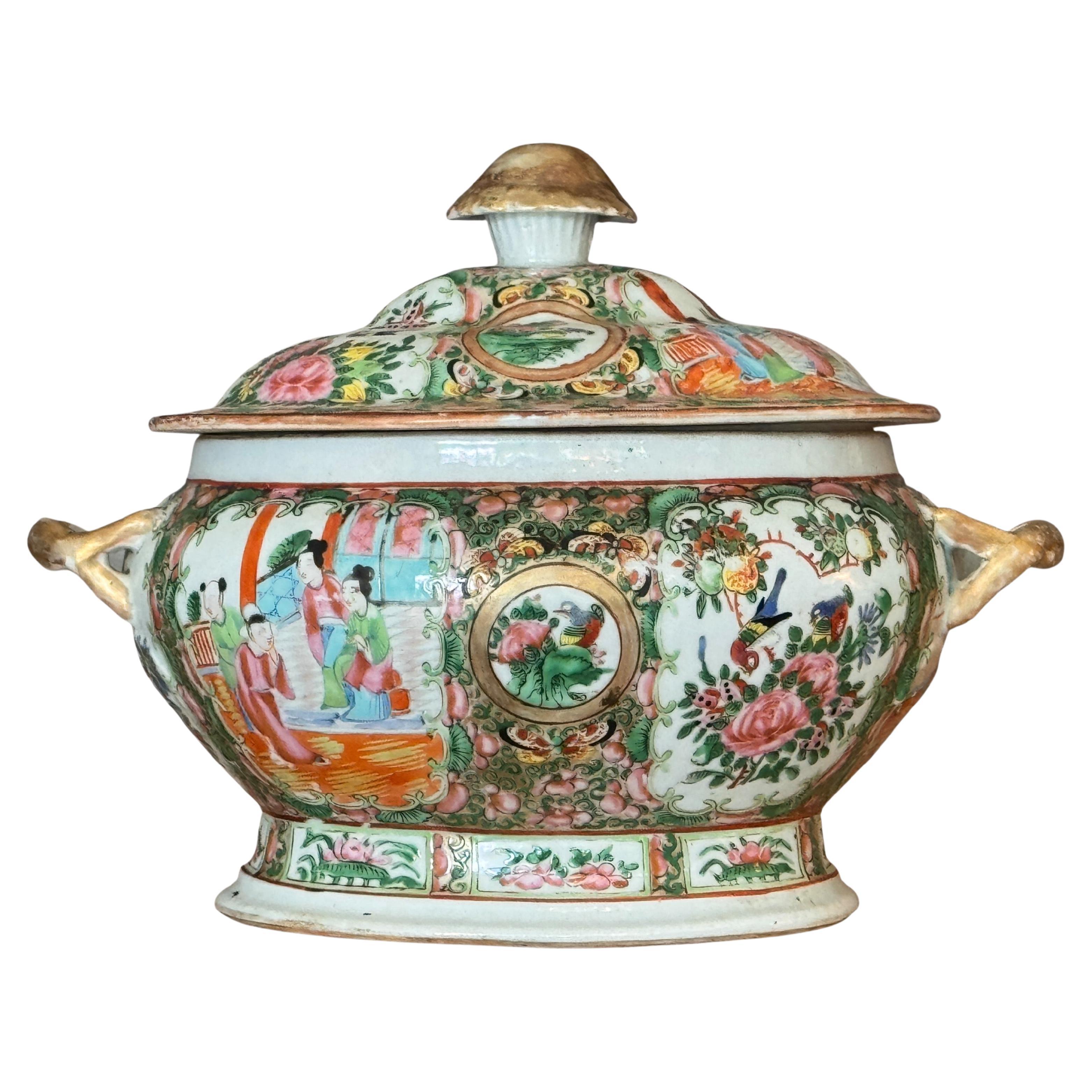 Early 19th Century Chinese Export Rose Medallion Soup Tureen For Sale