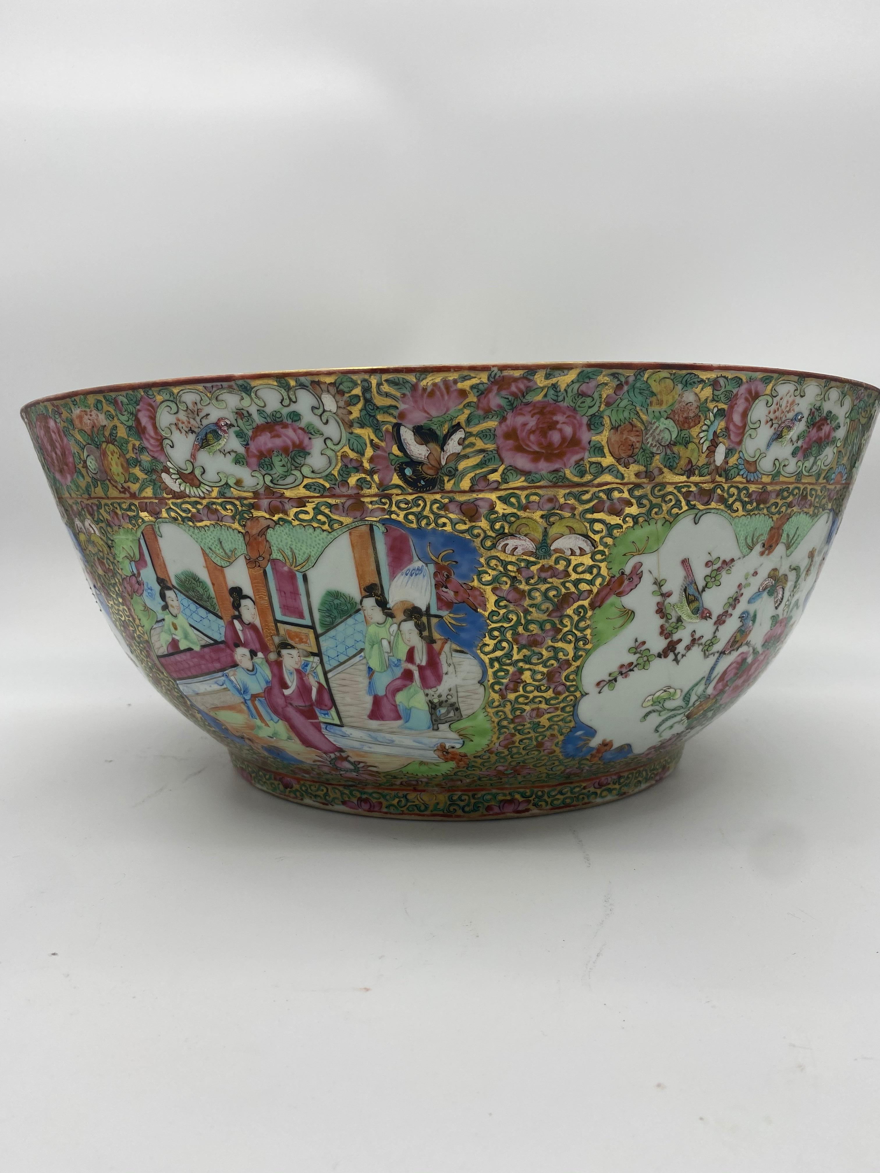 19th century Chinese famille rose porcelain large bowl from the Qing Dynasty. Very unique and hard to find, with a 40 cm diameter. Decorated all over beautifully with ancient Chinese people and magnificent flowers and birds.