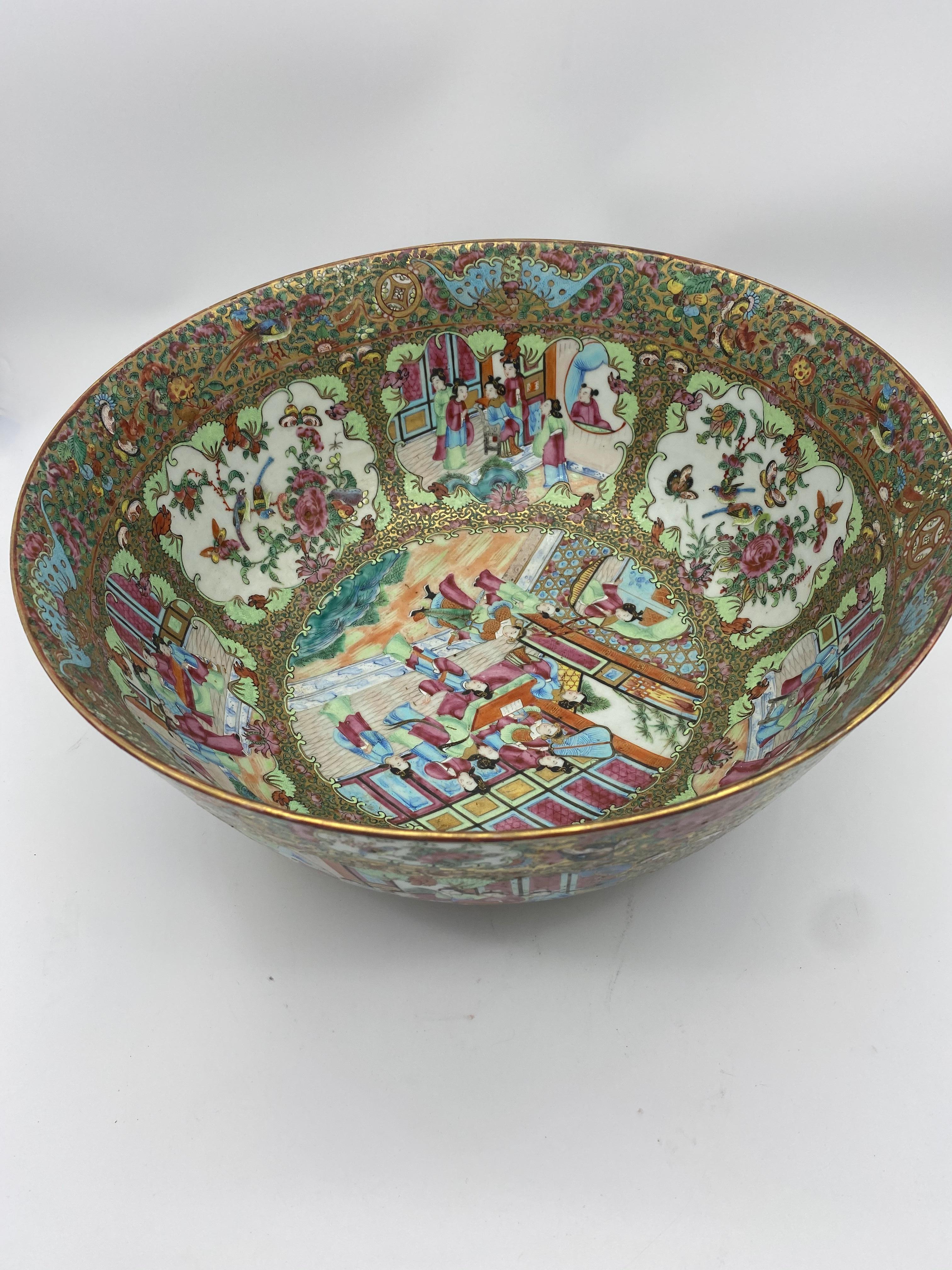 19th Century Chinese Famille Rose Porcelain Large Bowl For Sale 1