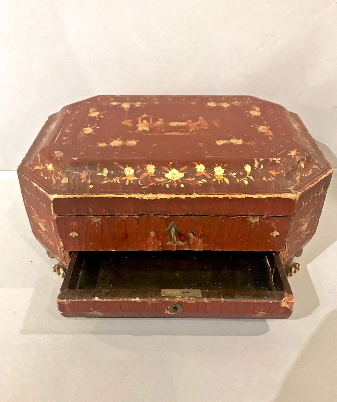 Chinoiseries Boîte en laque chinoise du début du XIXe siècle en vente