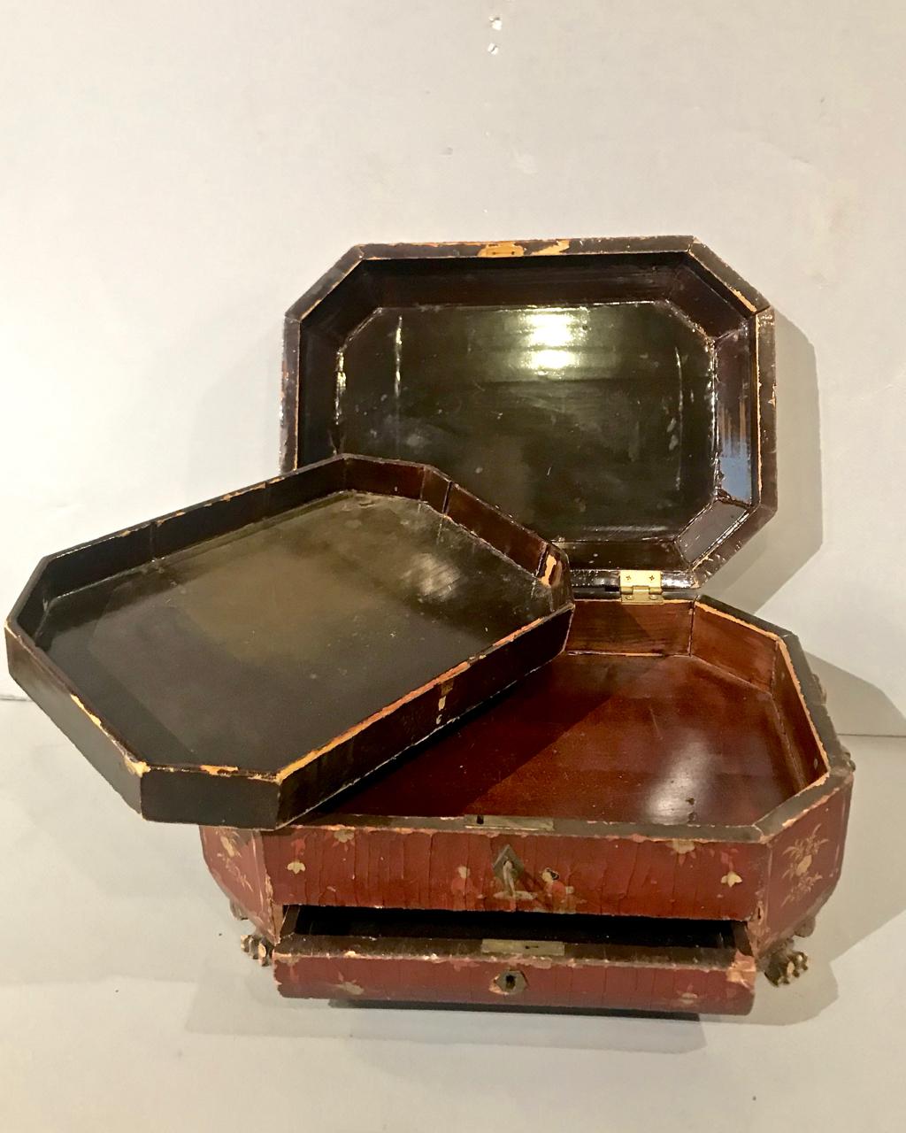 Early 19th Century Chinese Lacquer Box For Sale 1