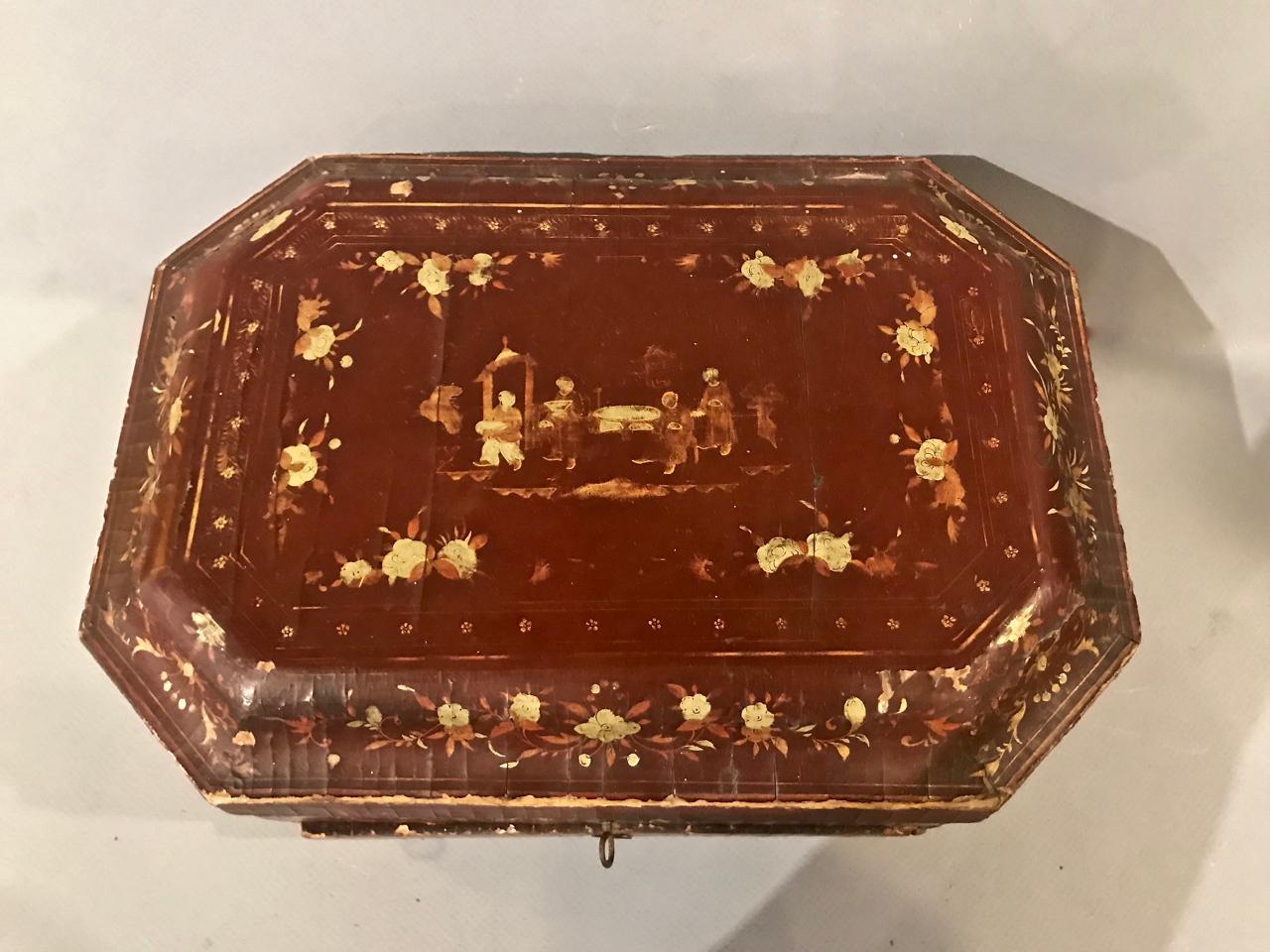 Early 19th Century Chinese Lacquer Box For Sale 2