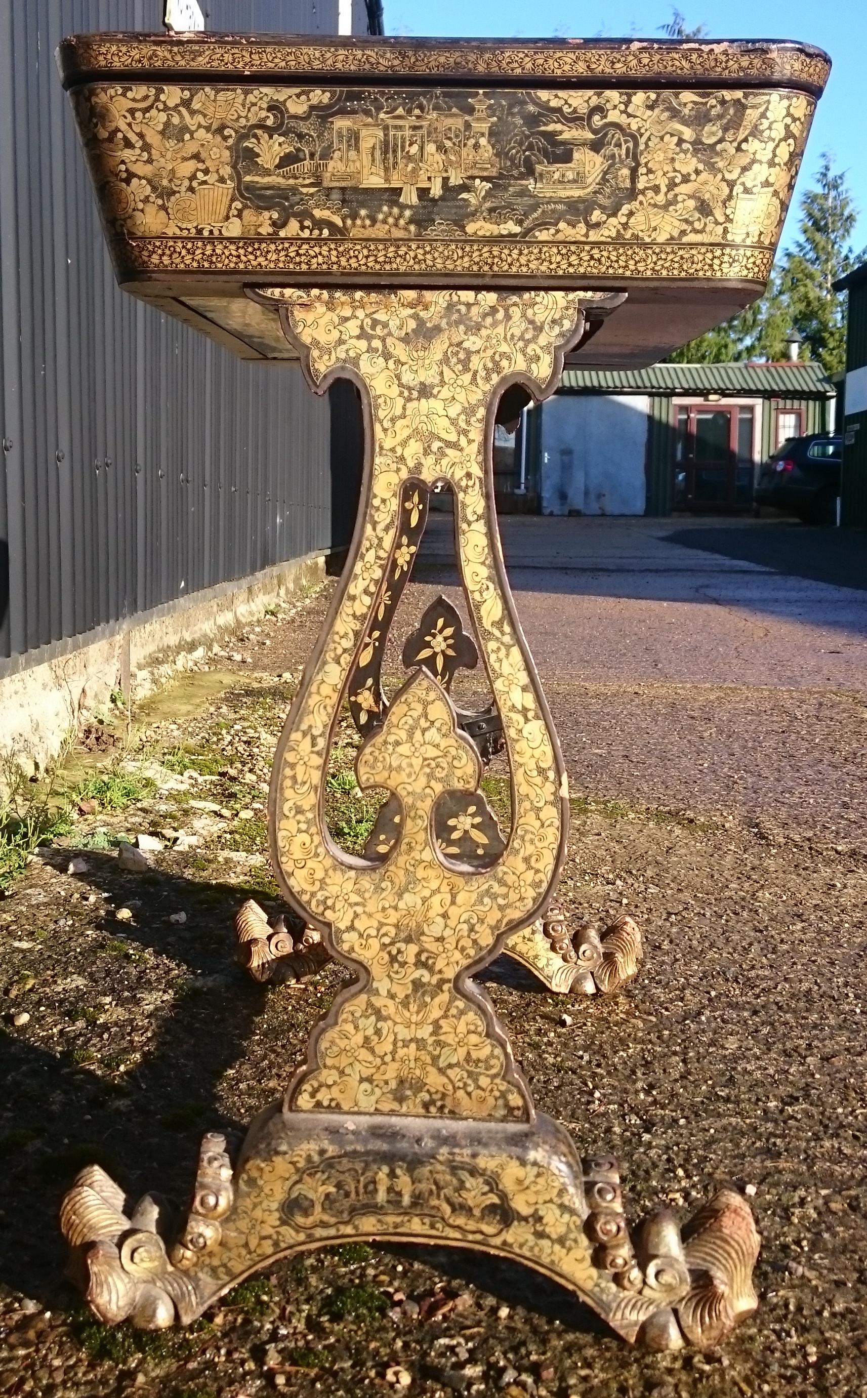 Early 19th Century Chinese Lacquer Work Table / Sewing Table In Distressed Condition For Sale In Gloucestershire, GB